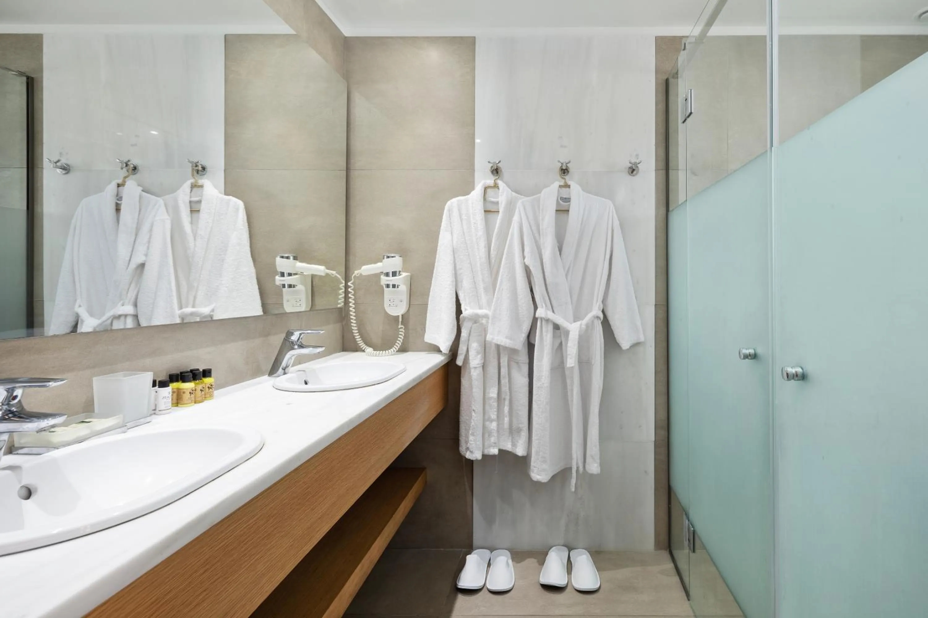 Bathroom in SENTIDO Apollo Palace