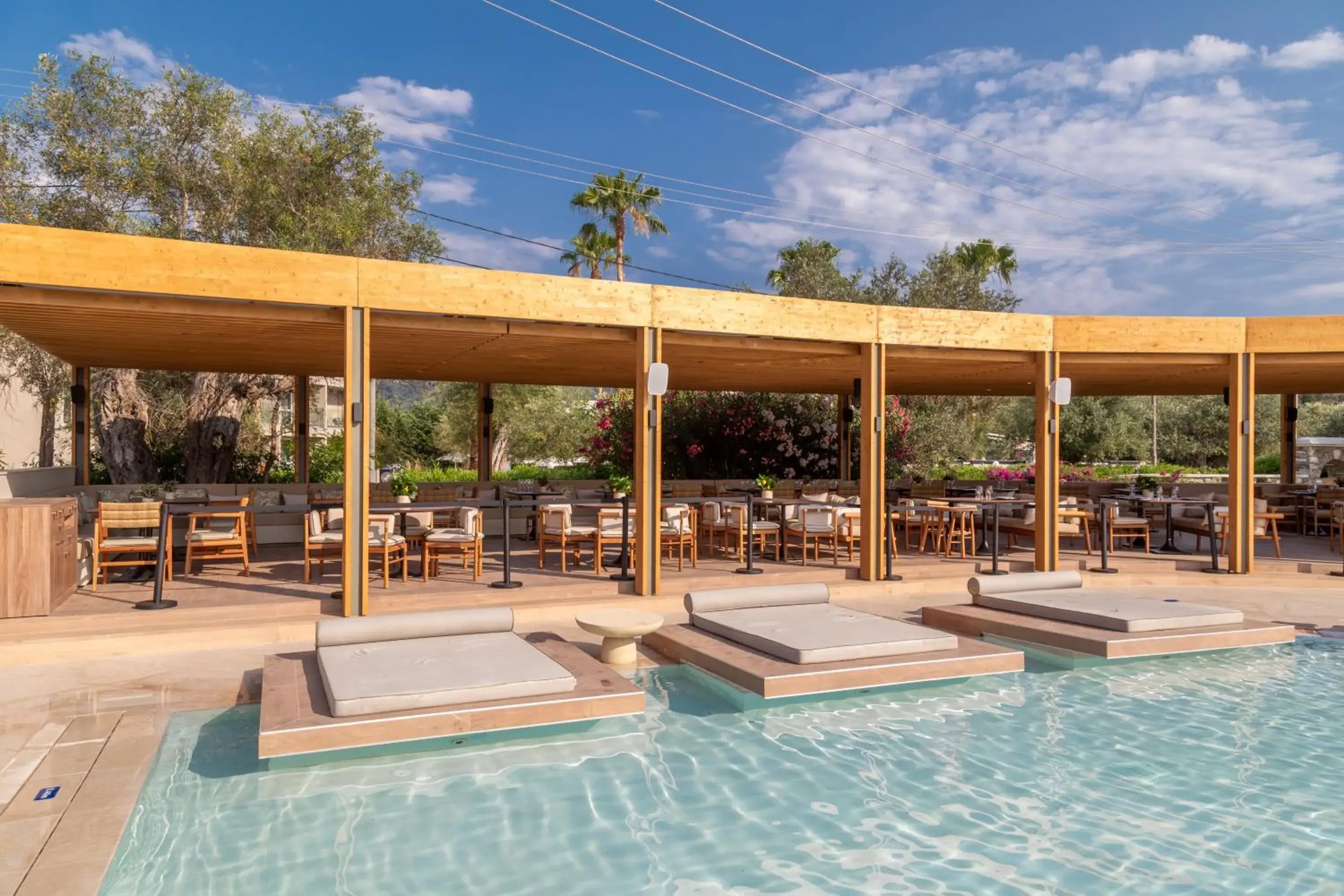Swimming pool in SENTIDO Apollo Palace Swimming pool in SENTIDO Apollo Palace