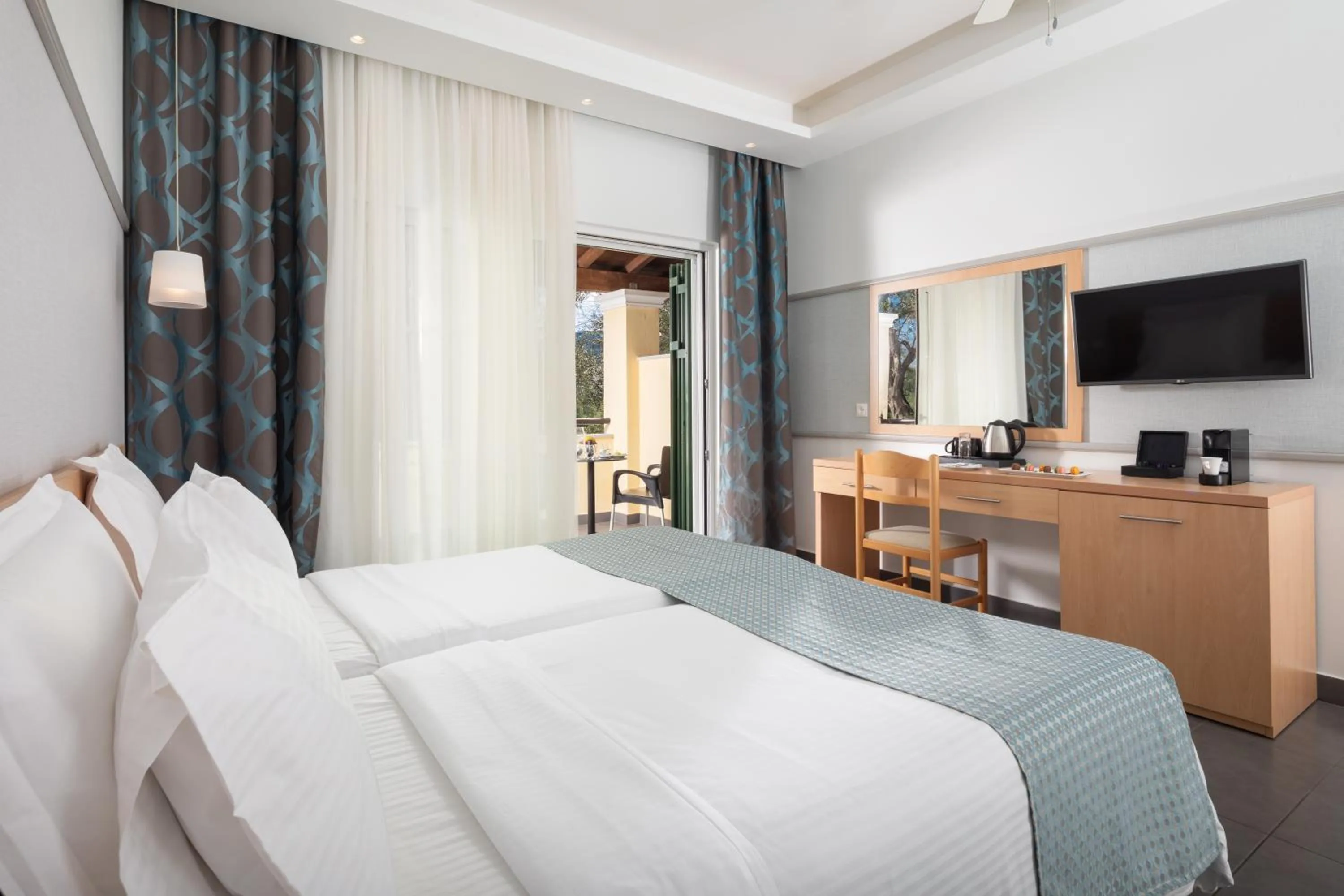 Bedroom, Bed in SENTIDO Apollo Palace