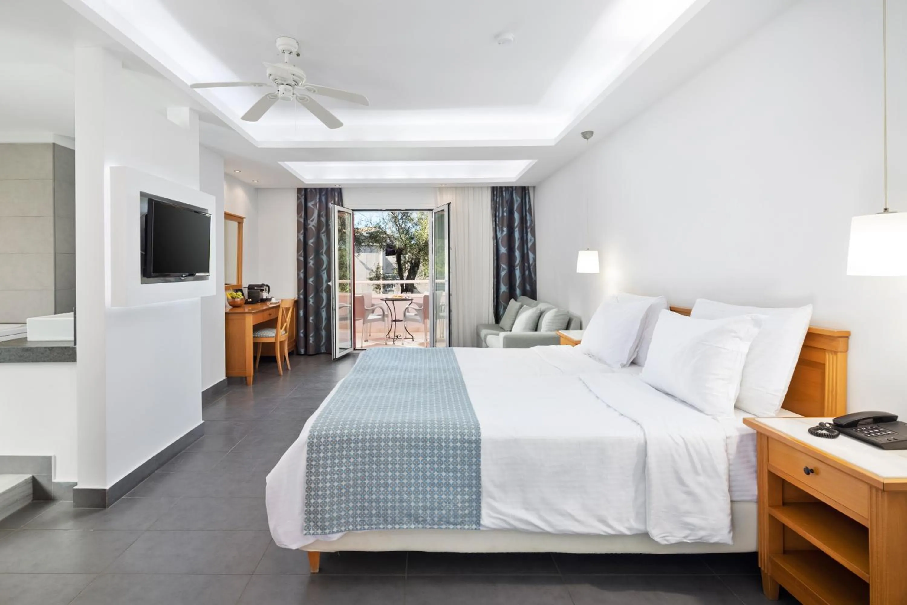 Bedroom, Bed in SENTIDO Apollo Palace