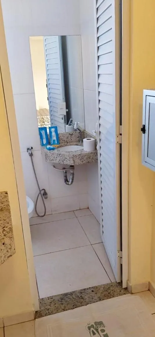 Shower in Motel& Hotel Apê Goiânia !!!