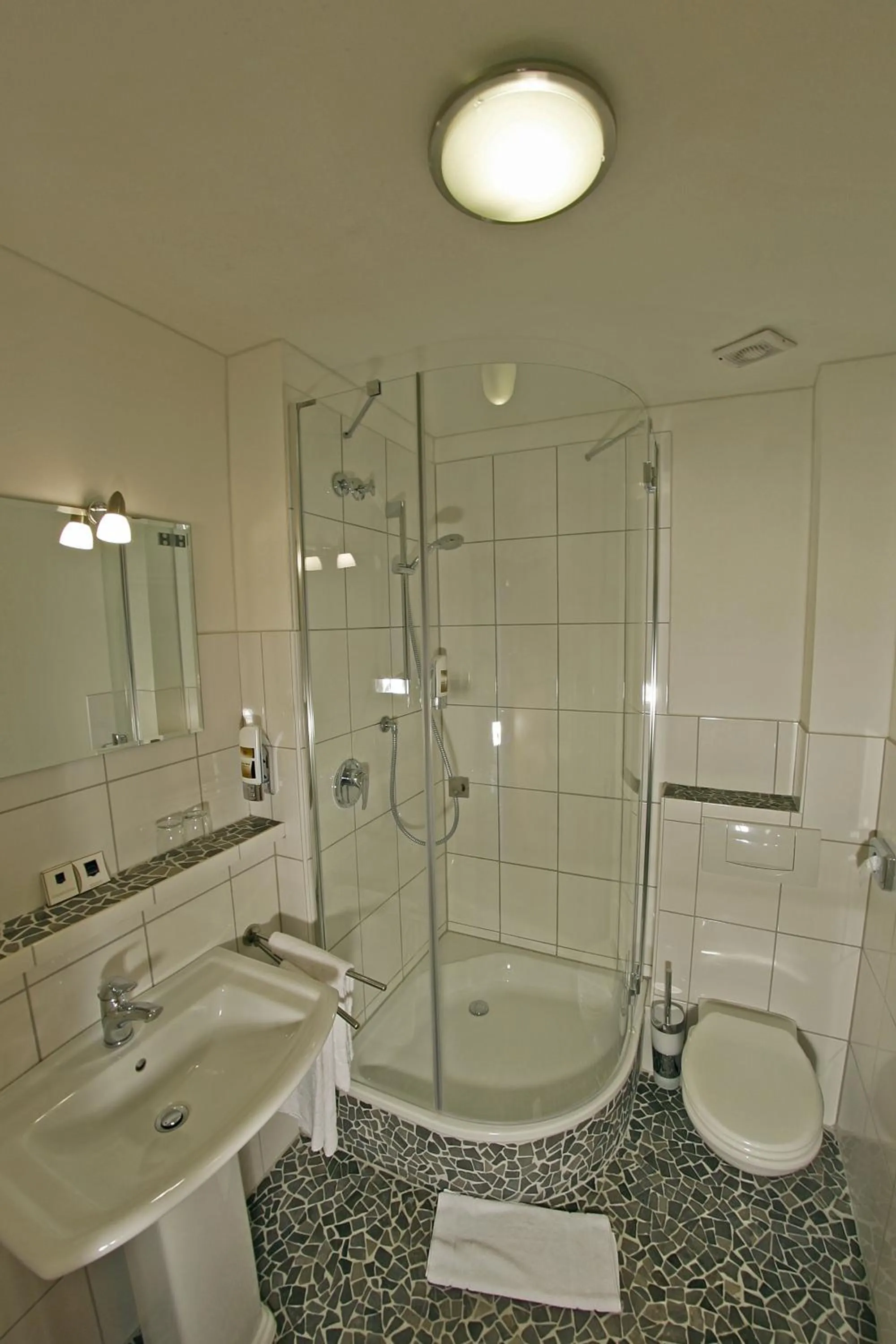 Bathroom in Gasthaus zum Ochsen