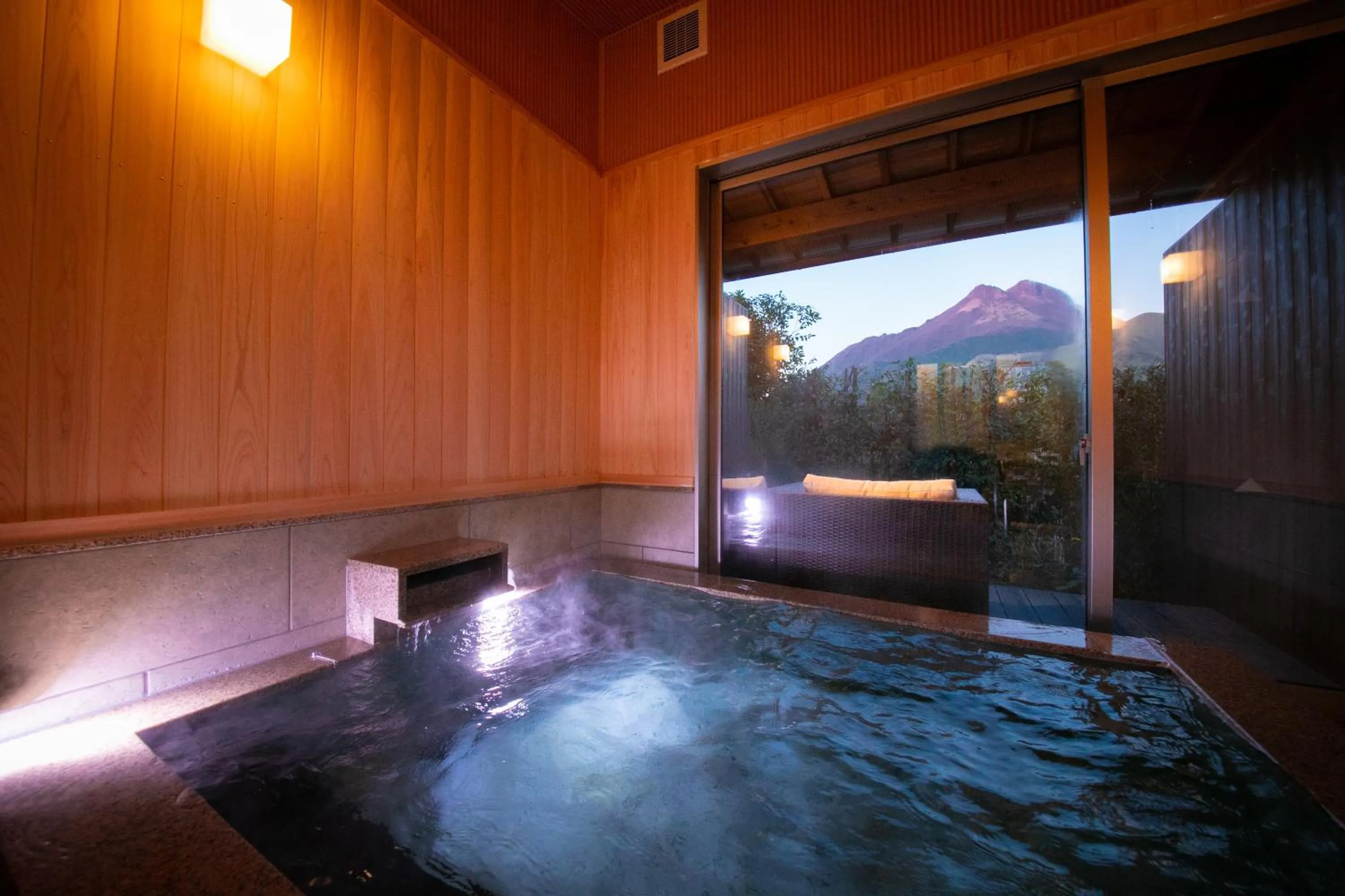 Hot Spring Bath in Saigakukan