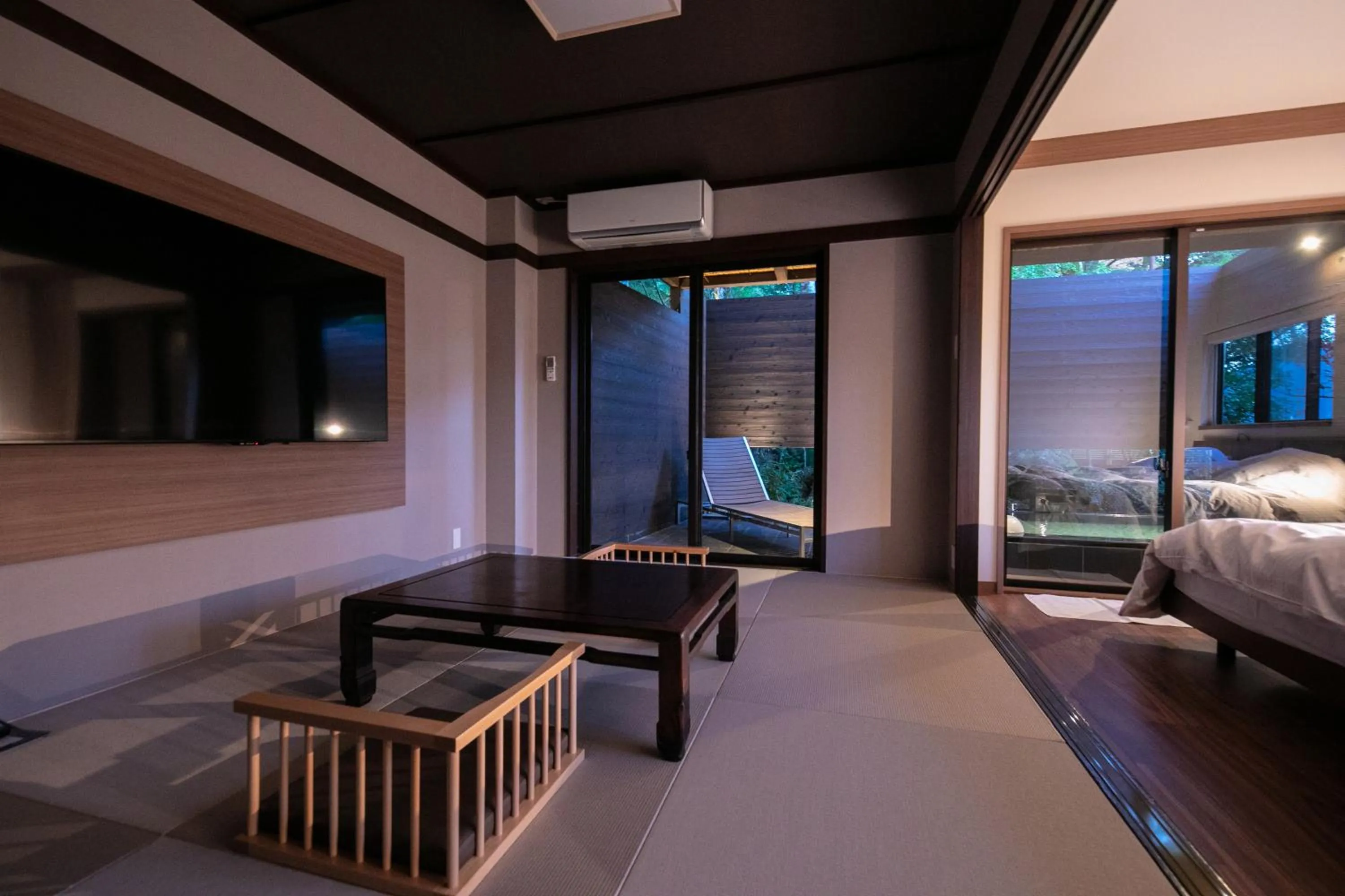 Living room, Bed in Saigakukan