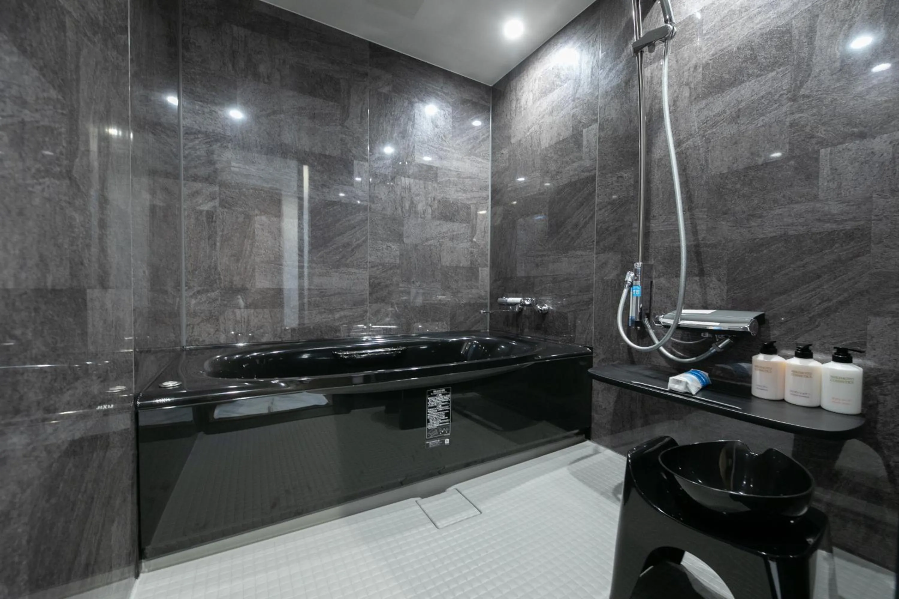 Bathroom in Saigakukan