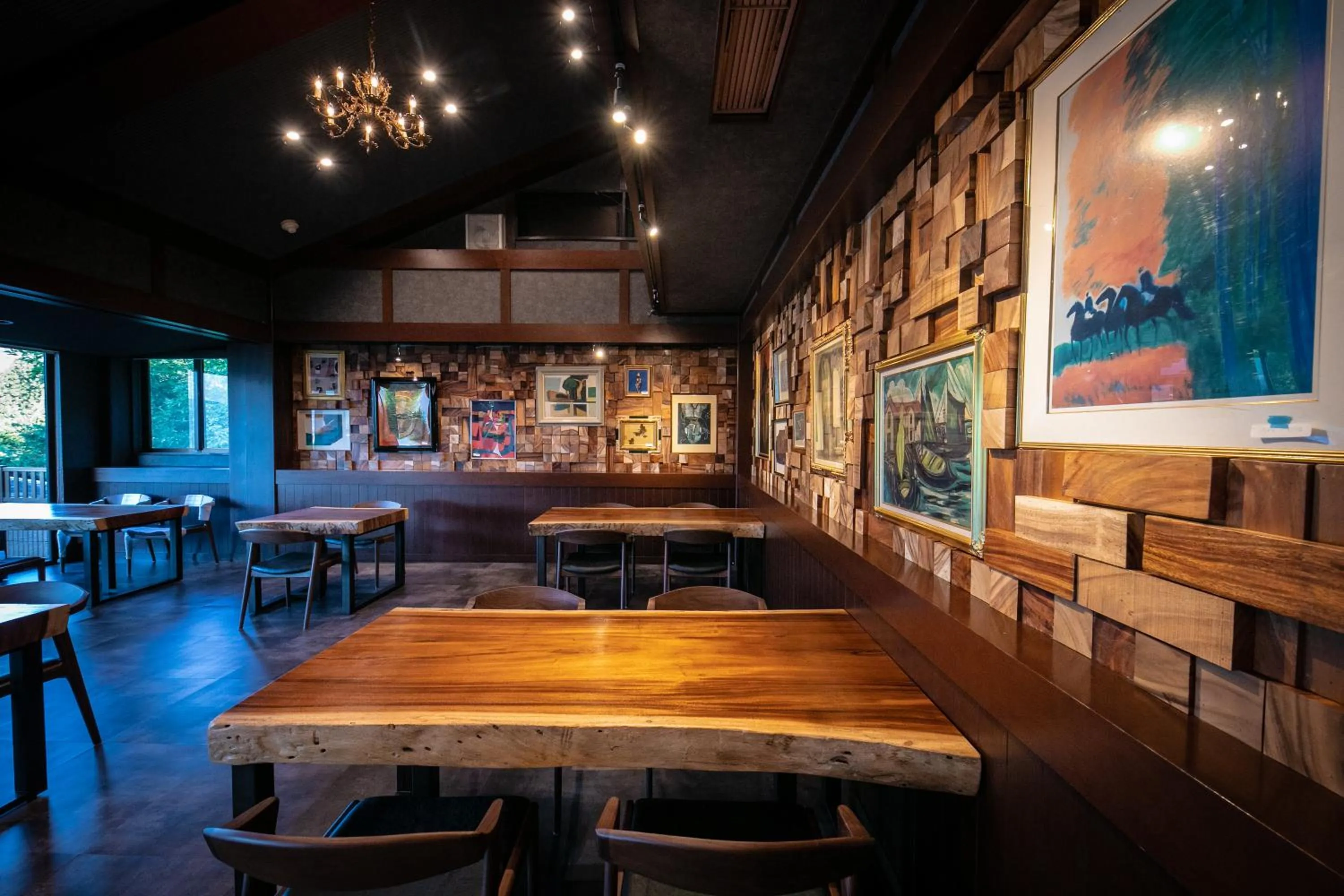 Restaurant/places to eat in Saigakukan