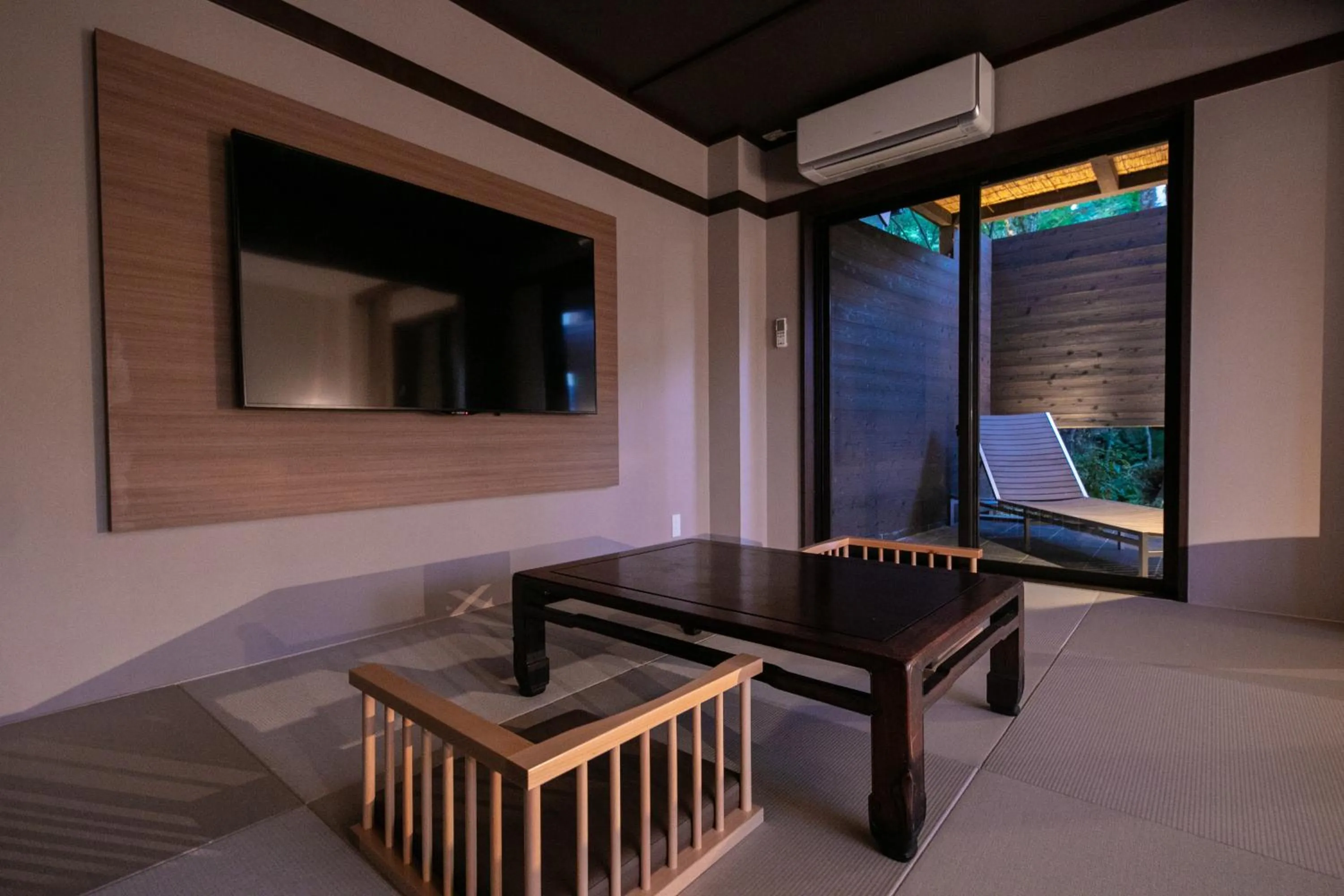 Living room in Saigakukan