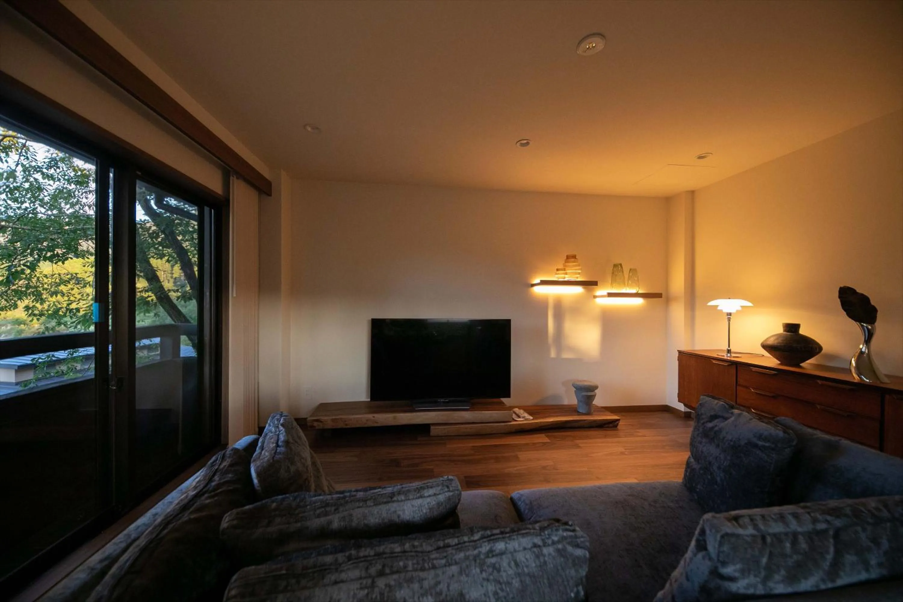 Living room in Saigakukan