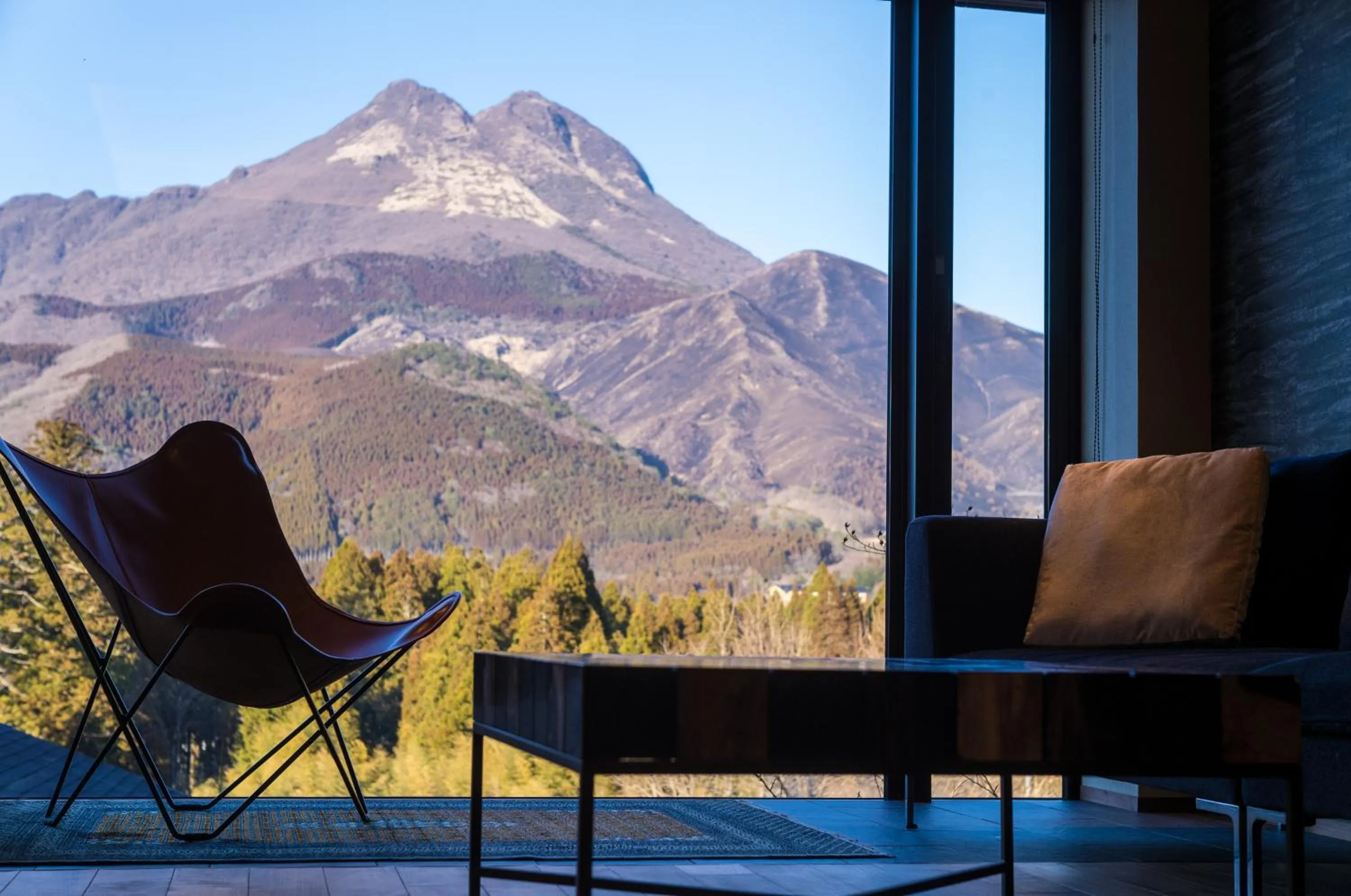 Living room in Saigakukan