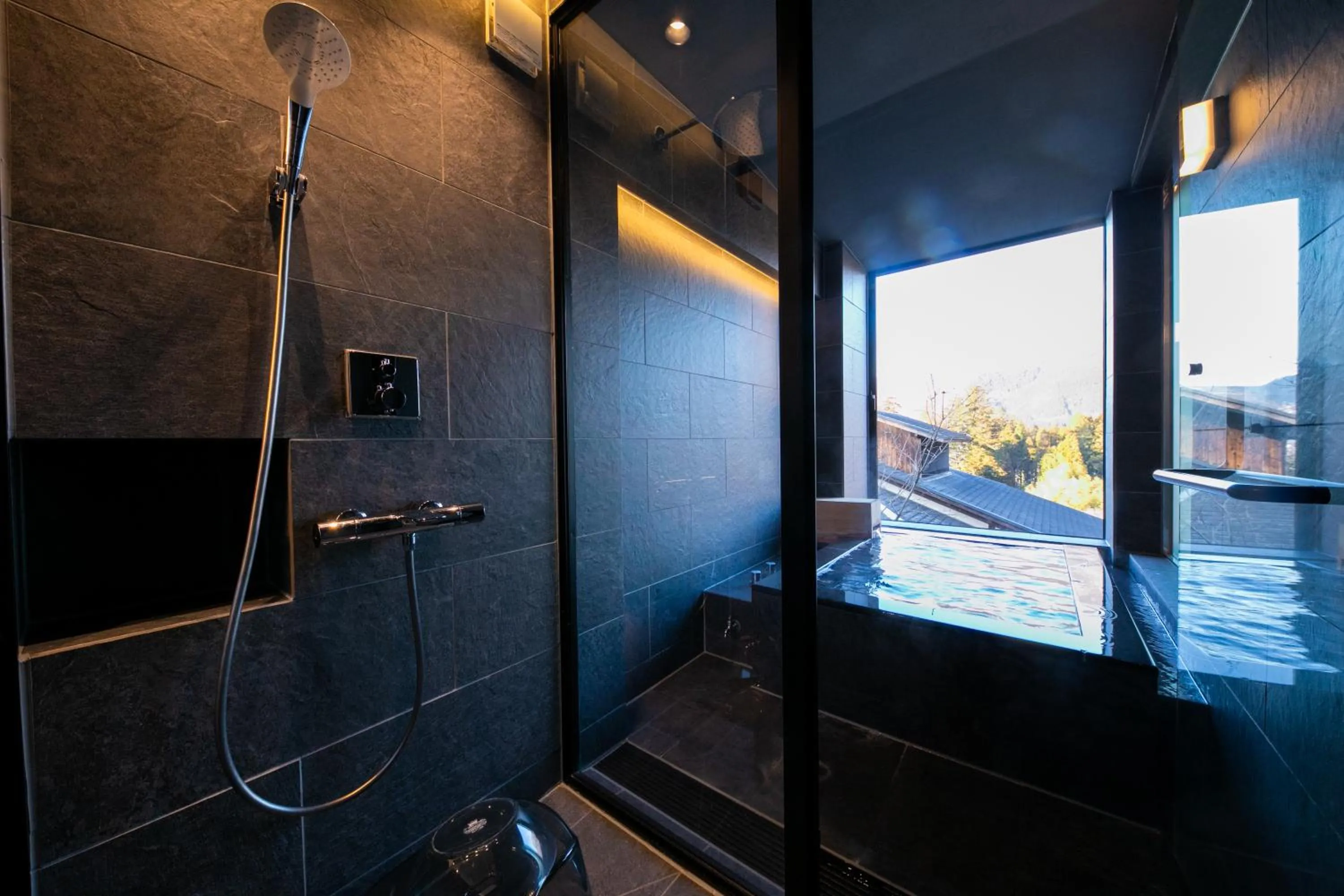 Shower in Saigakukan