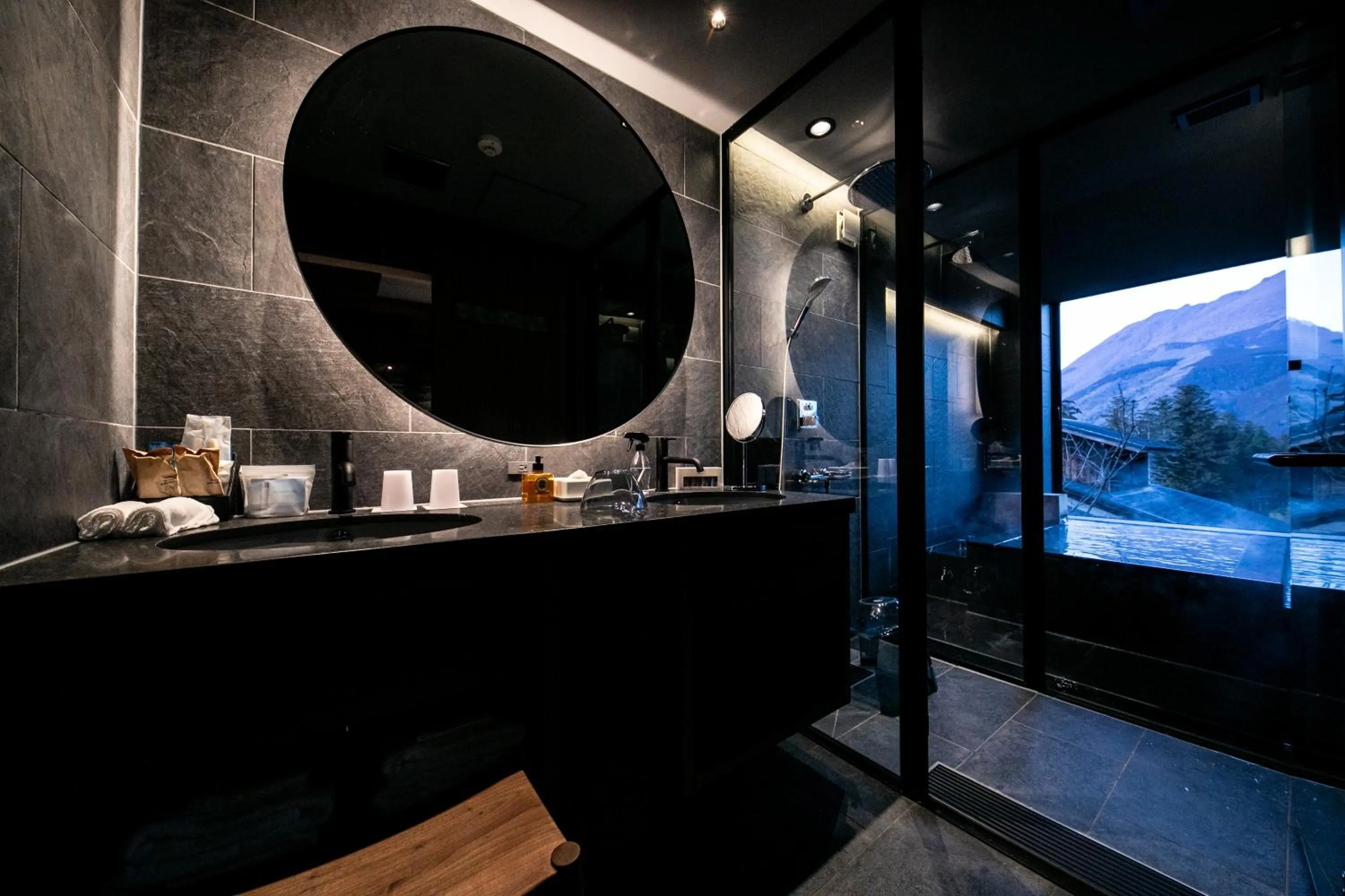 Bathroom in Saigakukan