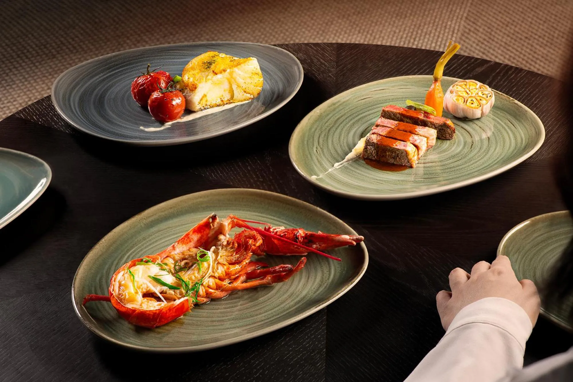 Dinner in Hangzhou Wulin GDA Hotel, Vignette Collection - Nearby the iconic Wulin Square, with only a few minutes' walk to the West Lake