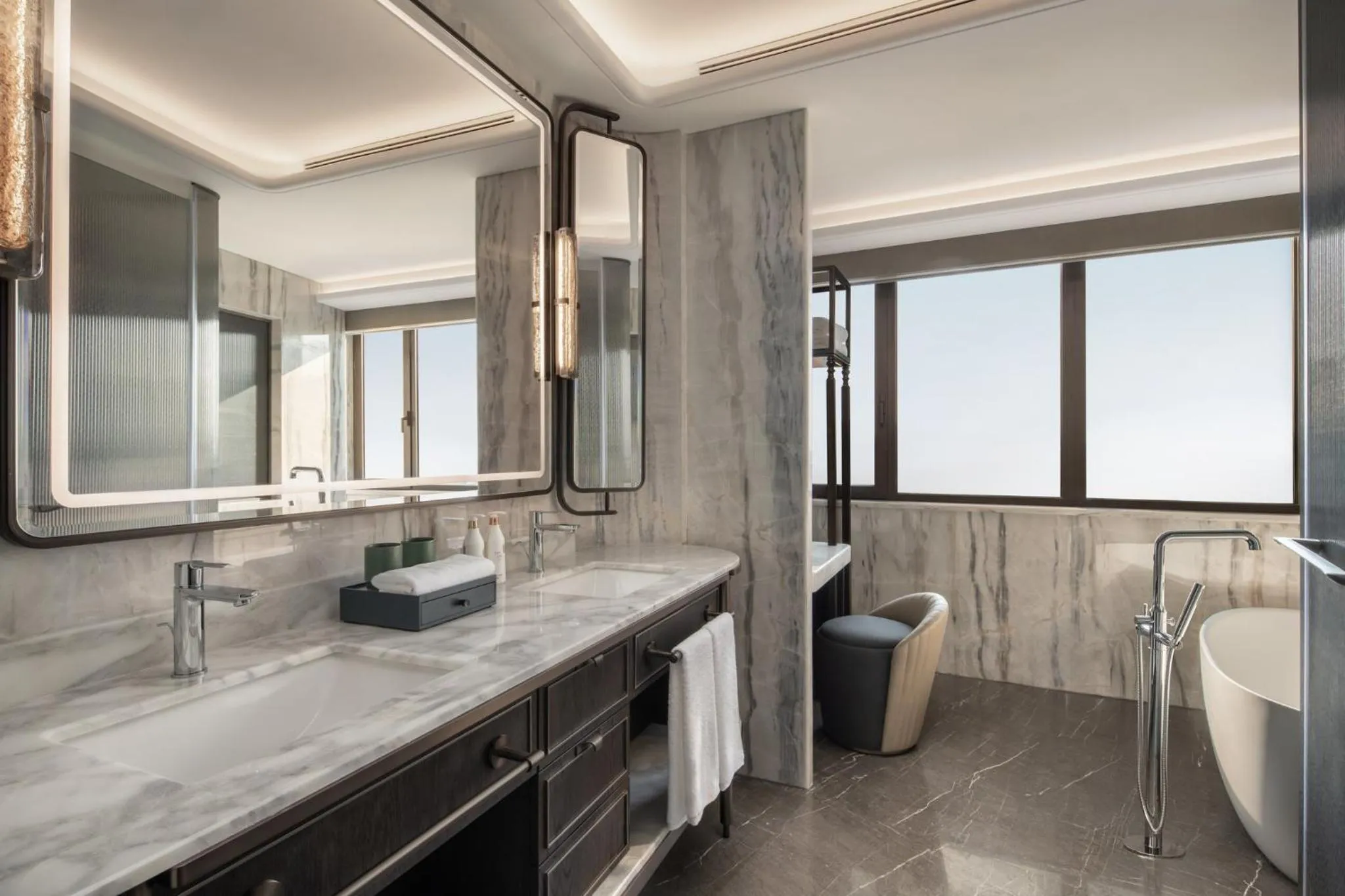 Photo of the whole room in Hangzhou Wulin GDA Hotel, Vignette Collection - Nearby the iconic Wulin Square, with only a few minutes' walk to the West Lake