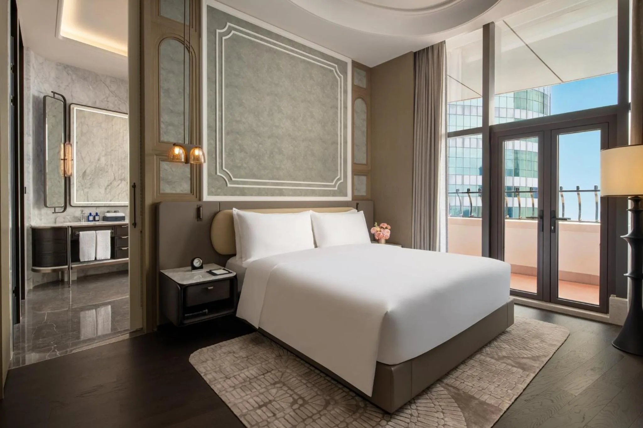 Photo of the whole room, Bed in InterContinental Hangzhou Wulin by IHG