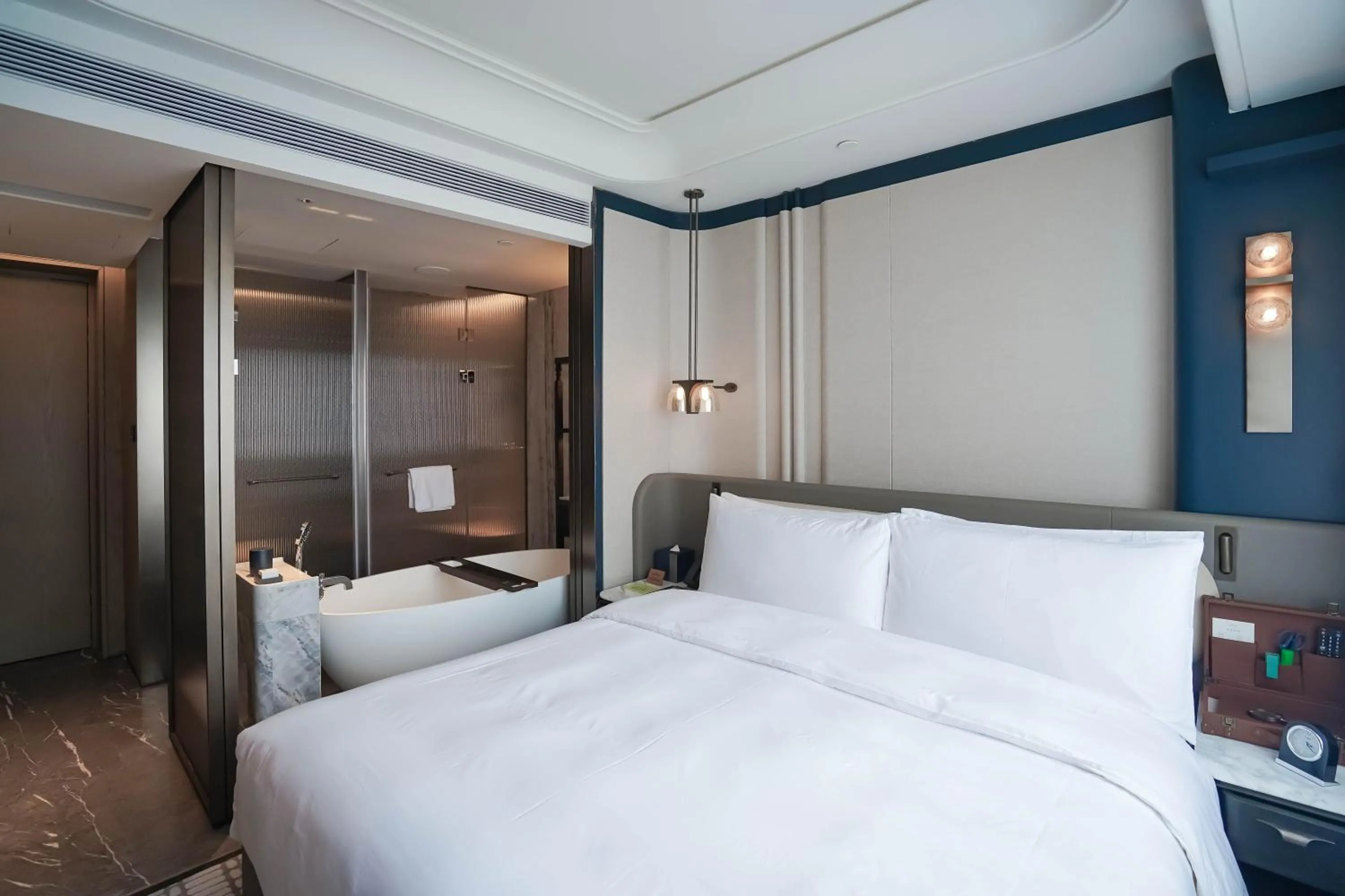 Bedroom, Bed in InterContinental Hangzhou Wulin by IHG