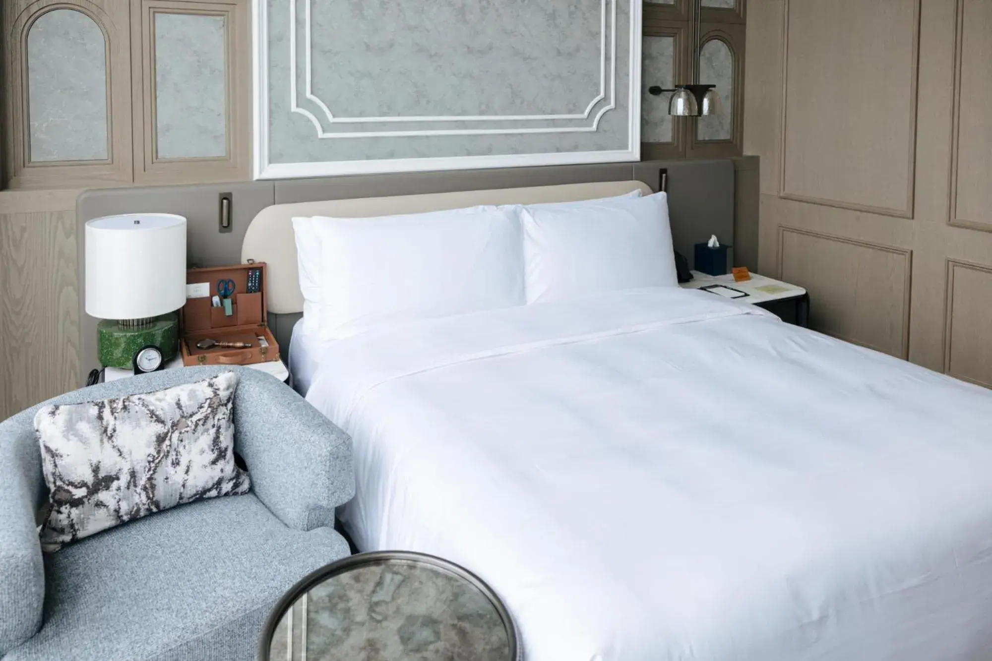 Bedroom, Bed in Hangzhou Wulin GDA Hotel, Vignette Collection - Nearby the iconic Wulin Square, with only a few minutes' walk to the West Lake Bedroom, Bed in Hangzhou Wulin GDA Hotel, Vignette Collection - Nearby the iconic Wulin Square, with only a few minutes' walk to the West Lake