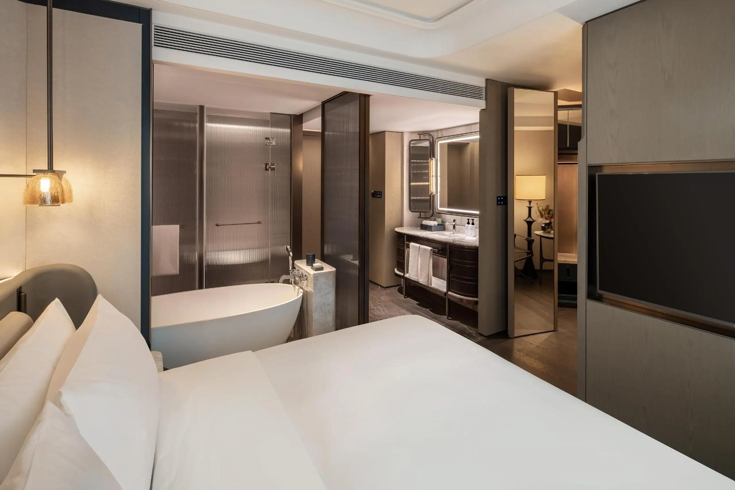 Bedroom, Bed in InterContinental Hangzhou Wulin by IHG