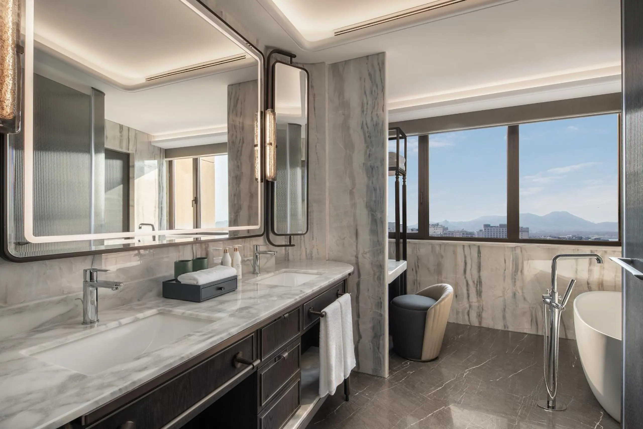 Bathroom in Hangzhou Wulin GDA Hotel, Vignette Collection - Nearby the iconic Wulin Square, with only a few minutes' walk to the West Lake