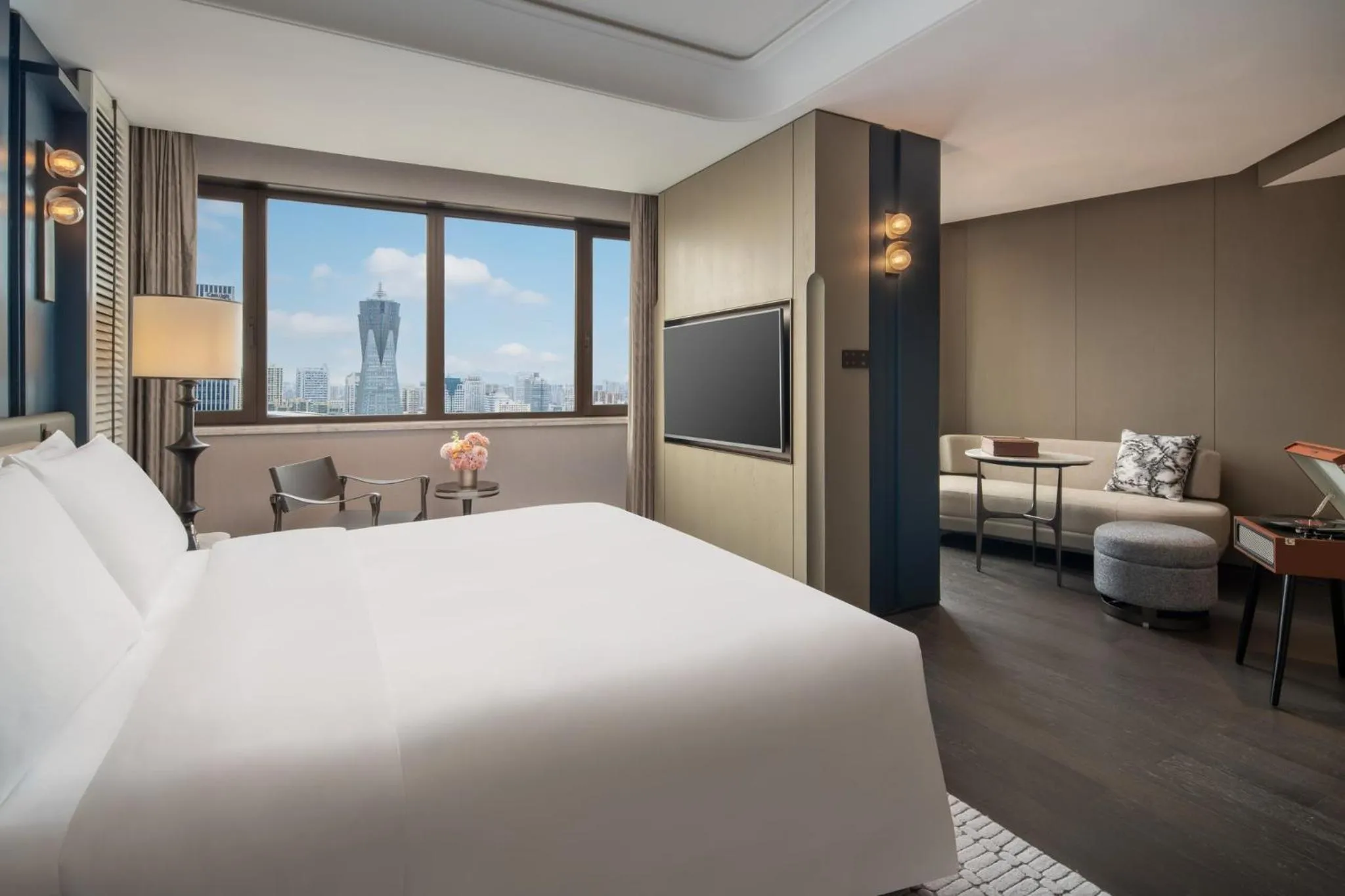 Photo of the whole room, Bed in InterContinental Hangzhou Wulin by IHG