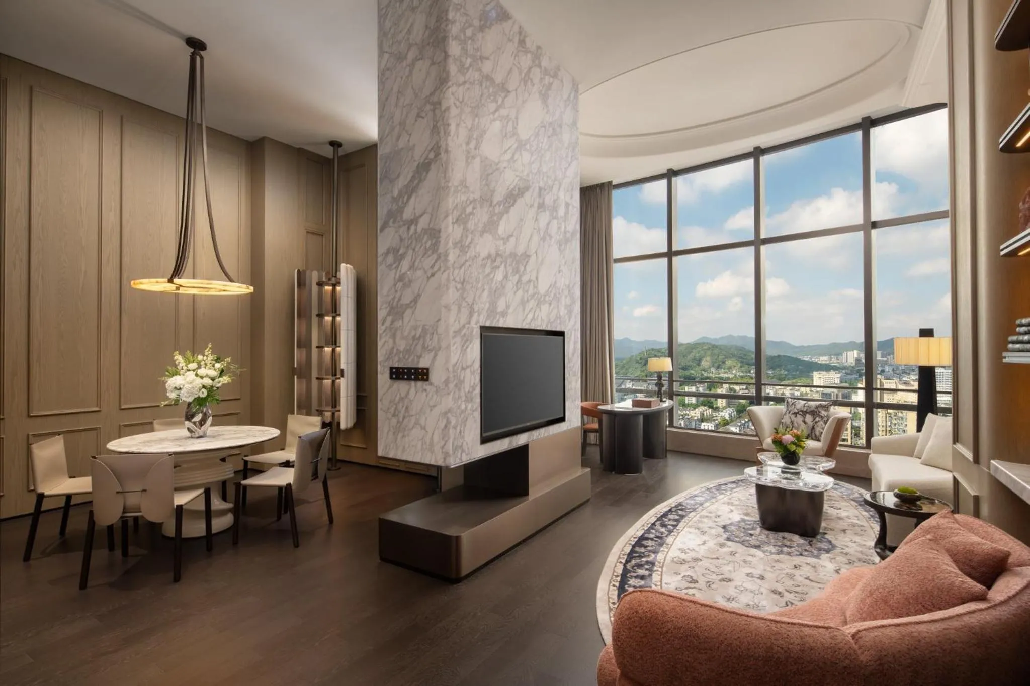 Photo of the whole room in InterContinental Hangzhou Wulin by IHG