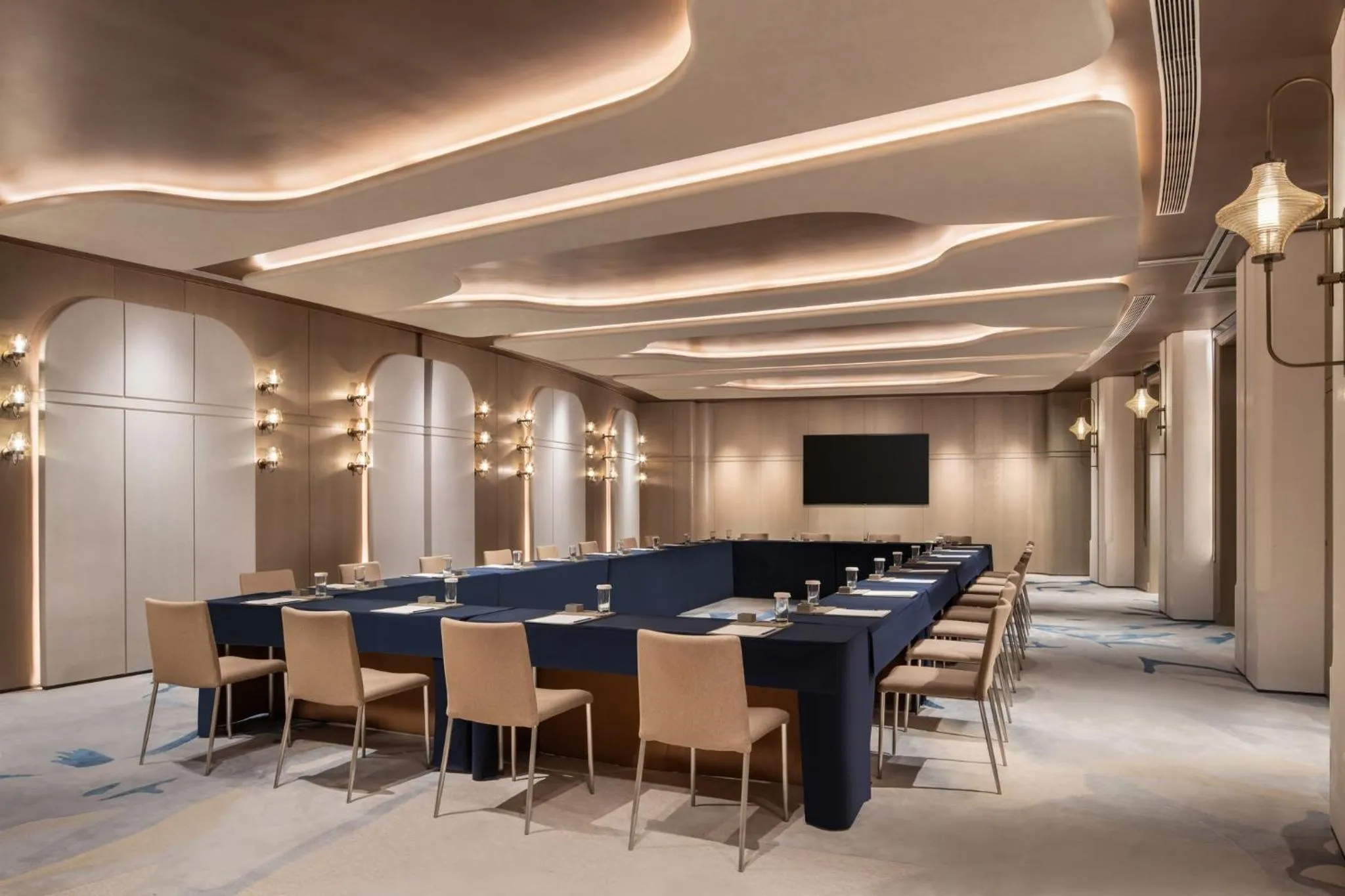 Meeting/conference room in Hangzhou Wulin GDA Hotel, Vignette Collection - Nearby the iconic Wulin Square, with only a few minutes' walk to the West Lake