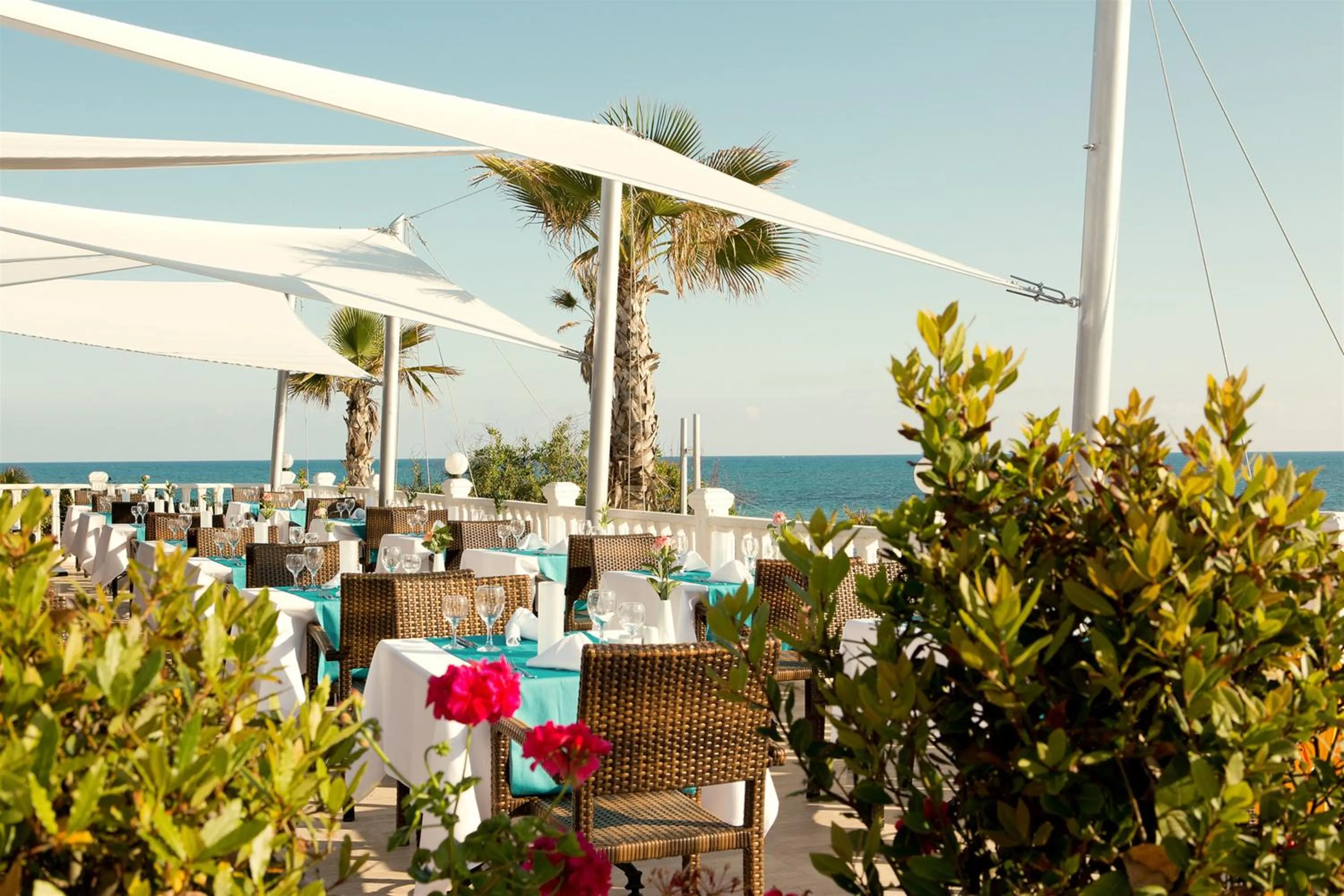 Restaurant/places to eat in Flora Garden Beach Hotel - Adults Only 16 Plus - Couples Concept