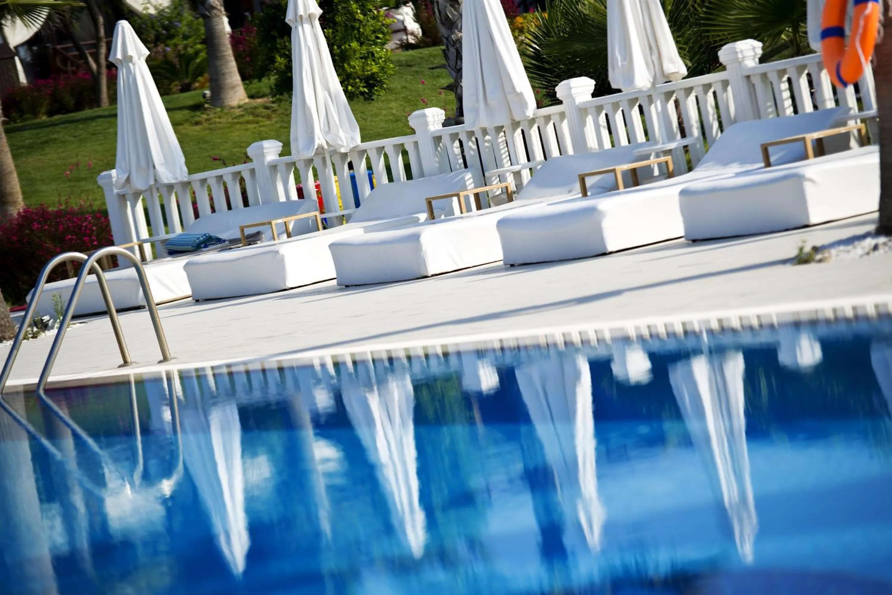 Day in Flora Garden Beach Hotel - Adults Only 16 Plus - Couples Concept