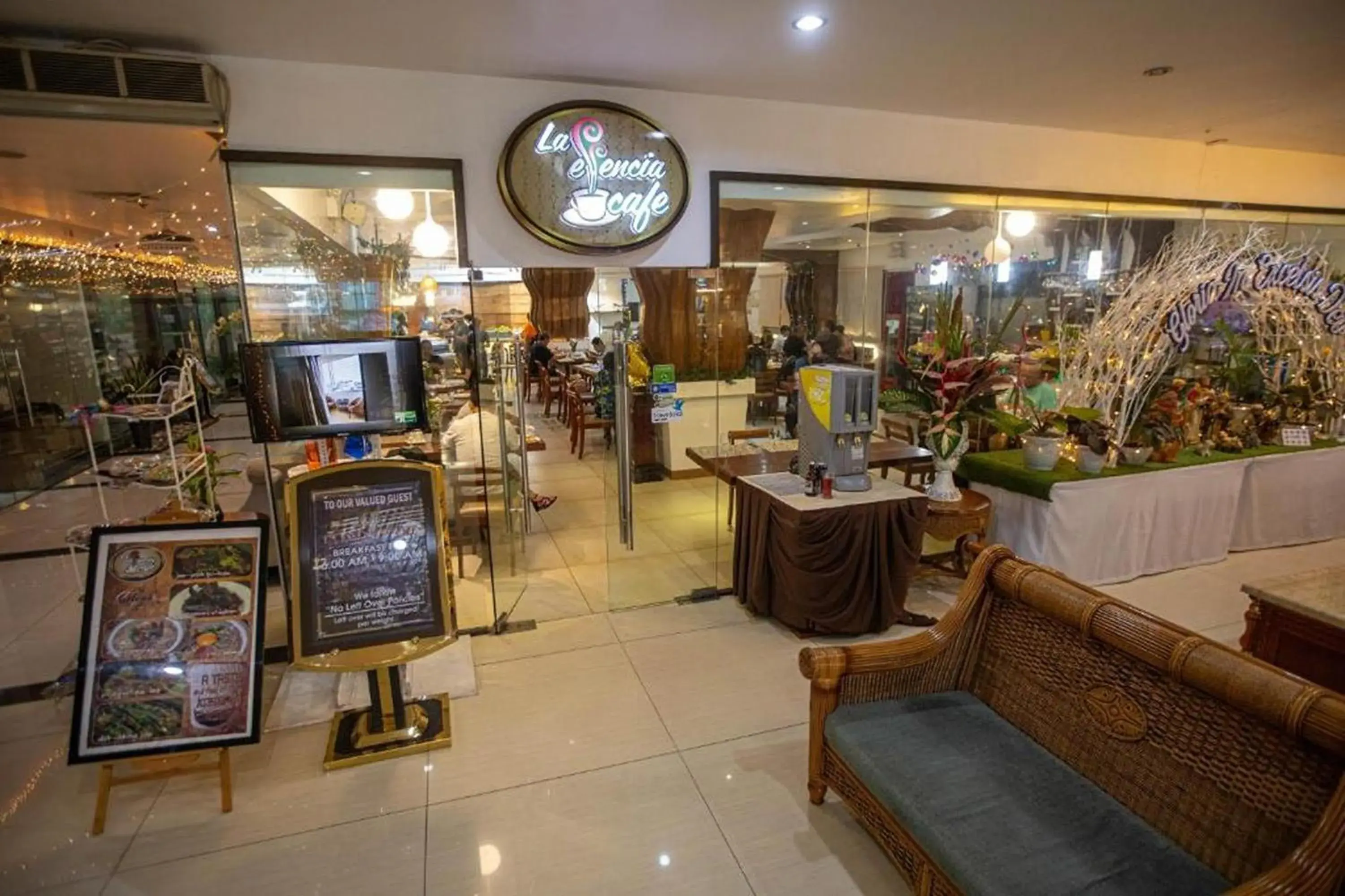 Restaurant/places to eat in Hotel Essencia Restaurant/places to eat in Hotel Essencia