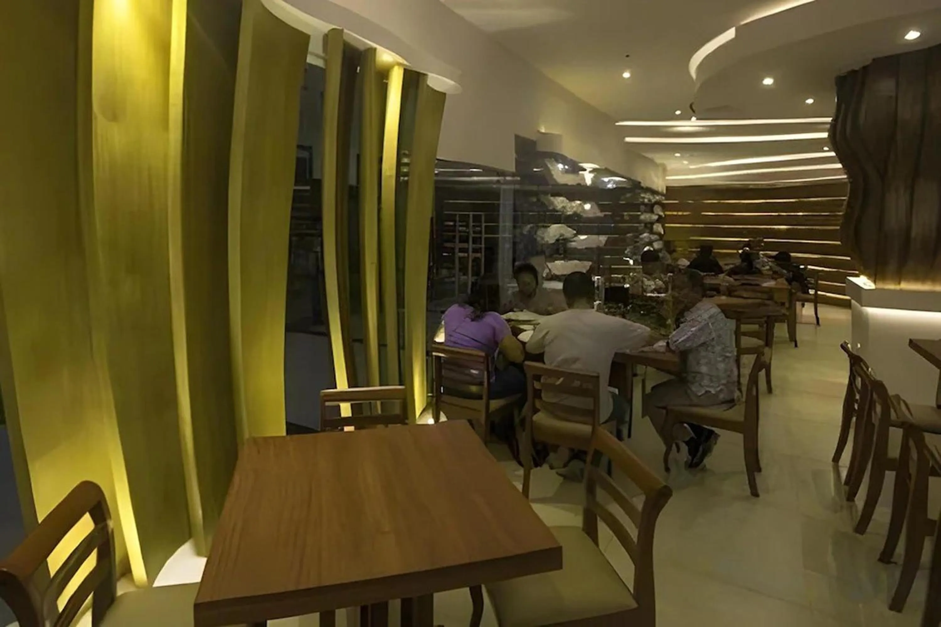 Restaurant/places to eat in Hotel Essencia