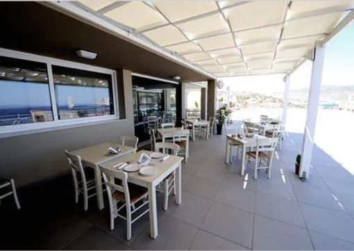 Restaurant/places to eat in Apolis Beachscape Hotel