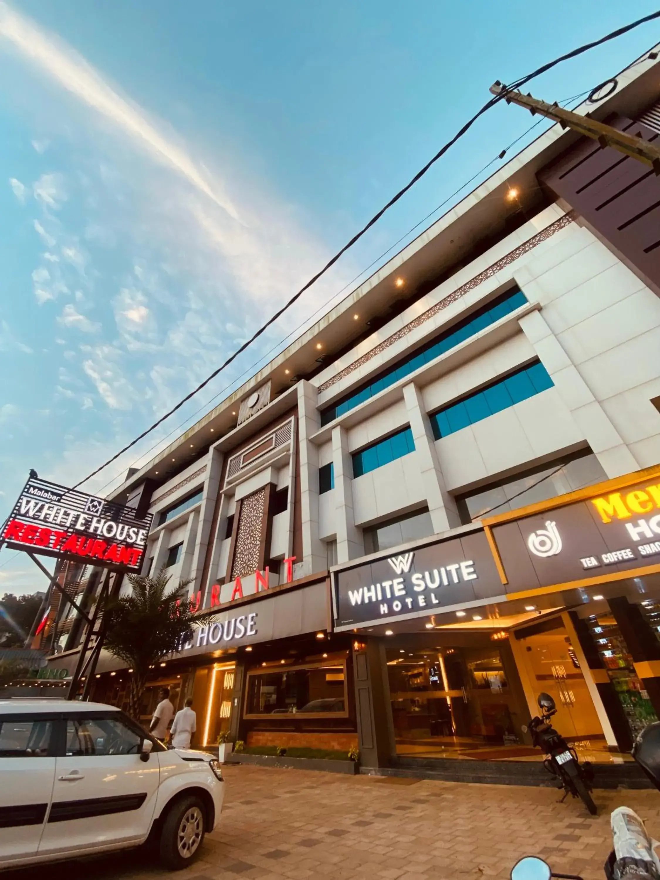 Property building in WHITE SUITE HOTEL Property building in WHITE SUITE HOTEL