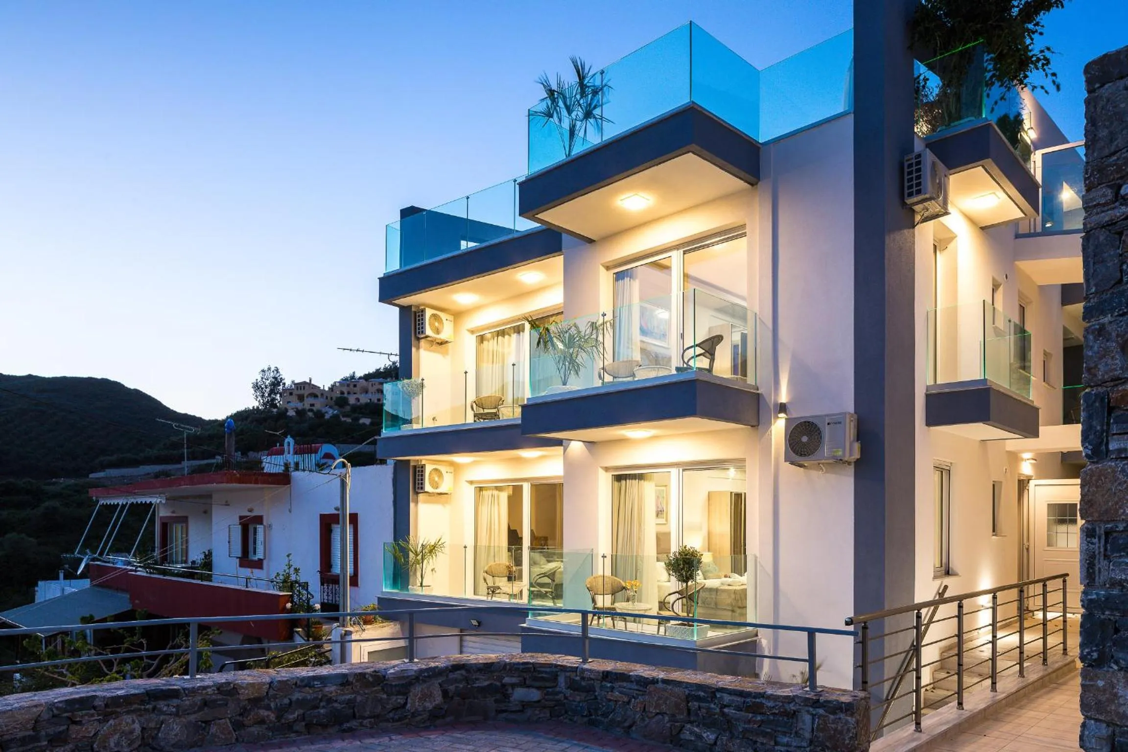 Facade/entrance in Akrogiali Apartments