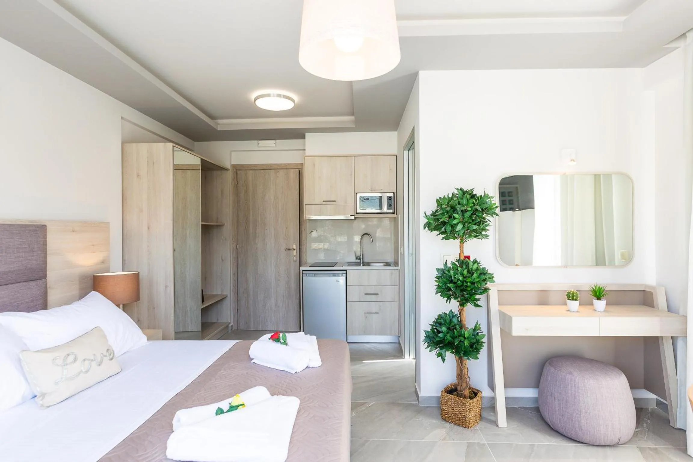 Kitchen or kitchenette, Bed in Akrogiali Apartments