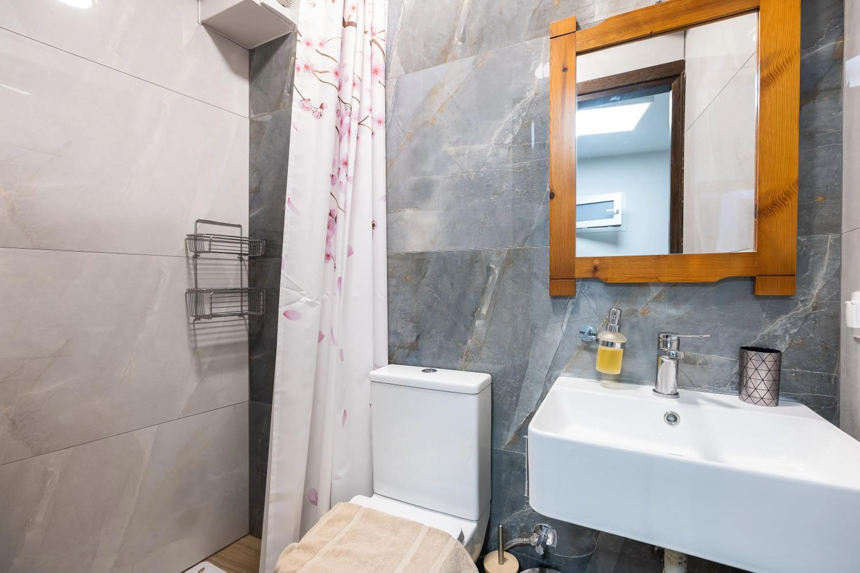Shower in Akrogiali Apartments