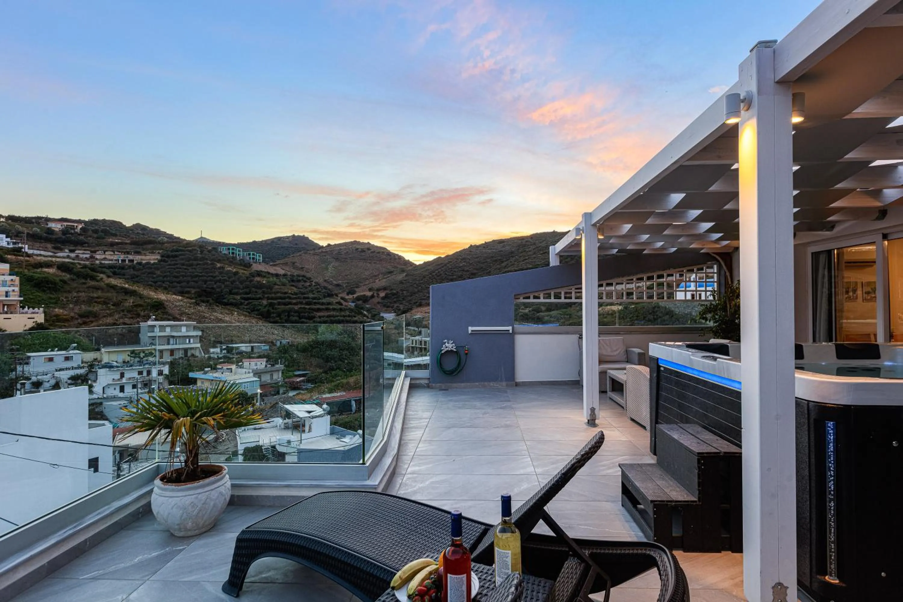 Hot Tub in Akrogiali Apartments