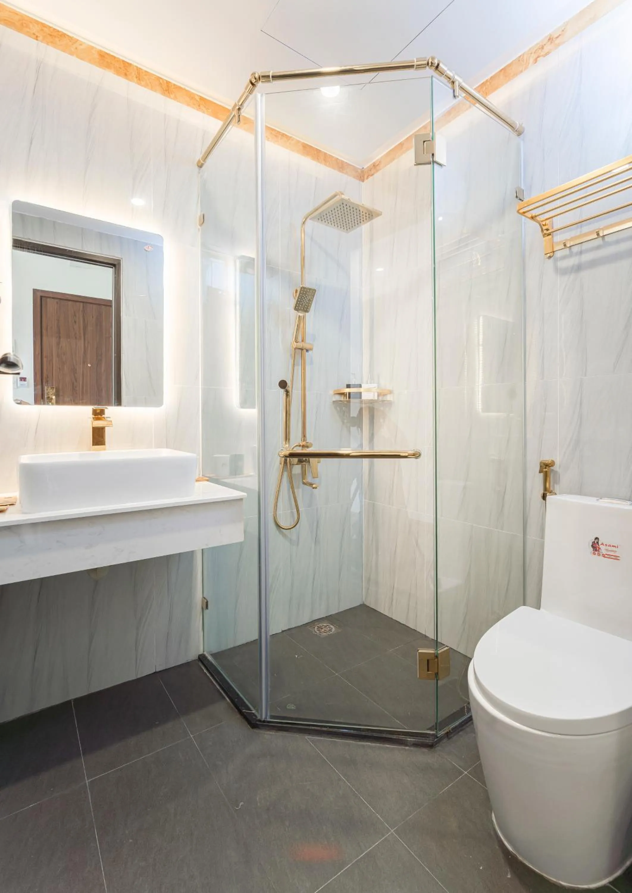 Bathroom in Maris Da Nang Hotel & Apartment