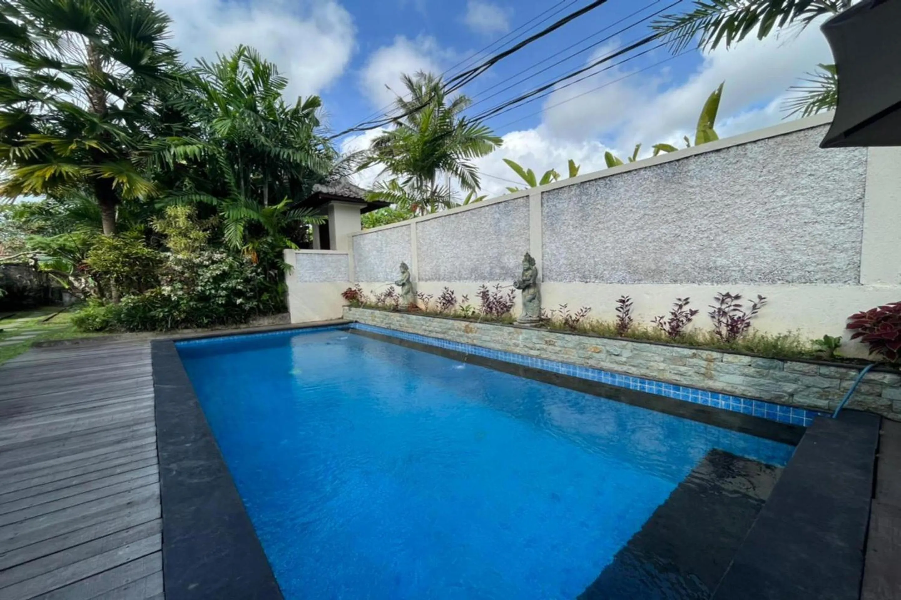 Swimming pool in Belvilla Chaitanya Niketan