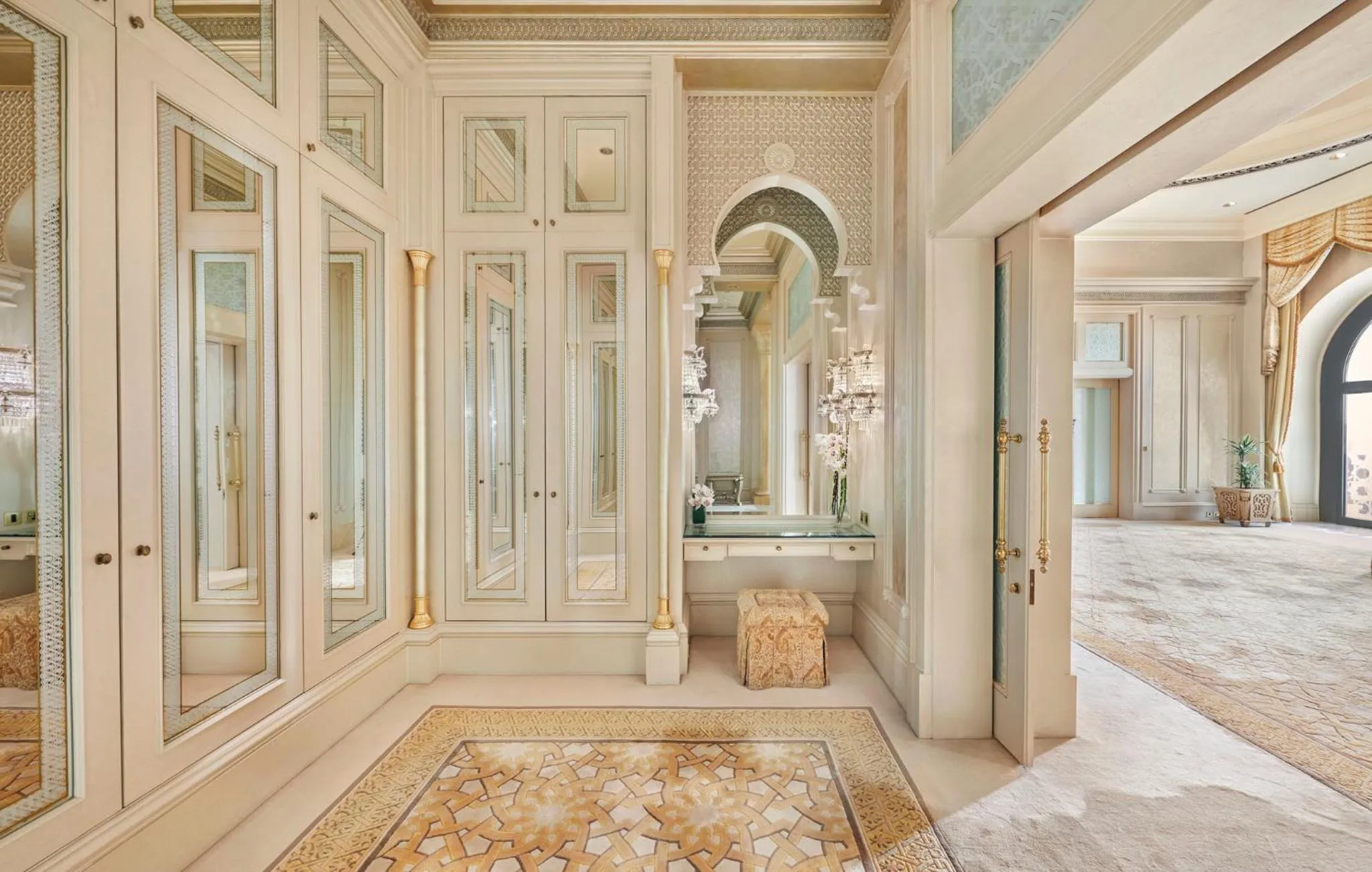 Bedroom in Emirates Palace Mandarin Oriental, Abu Dhabi