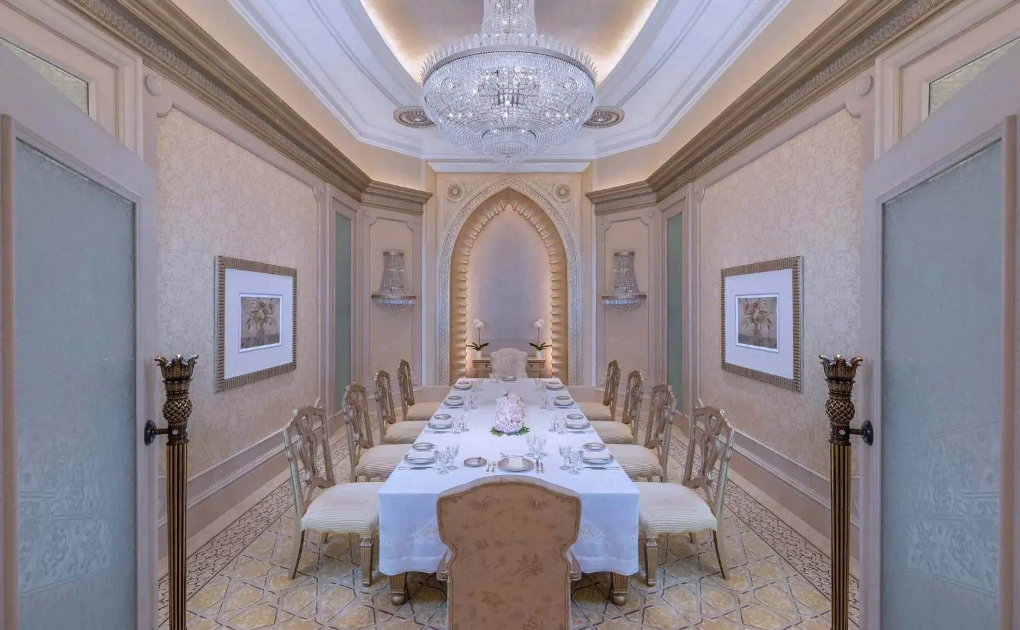 Restaurant/places to eat, Bed in Emirates Palace Mandarin Oriental, Abu Dhabi Restaurant/places to eat, Bed in Emirates Palace Mandarin Oriental, Abu Dhabi