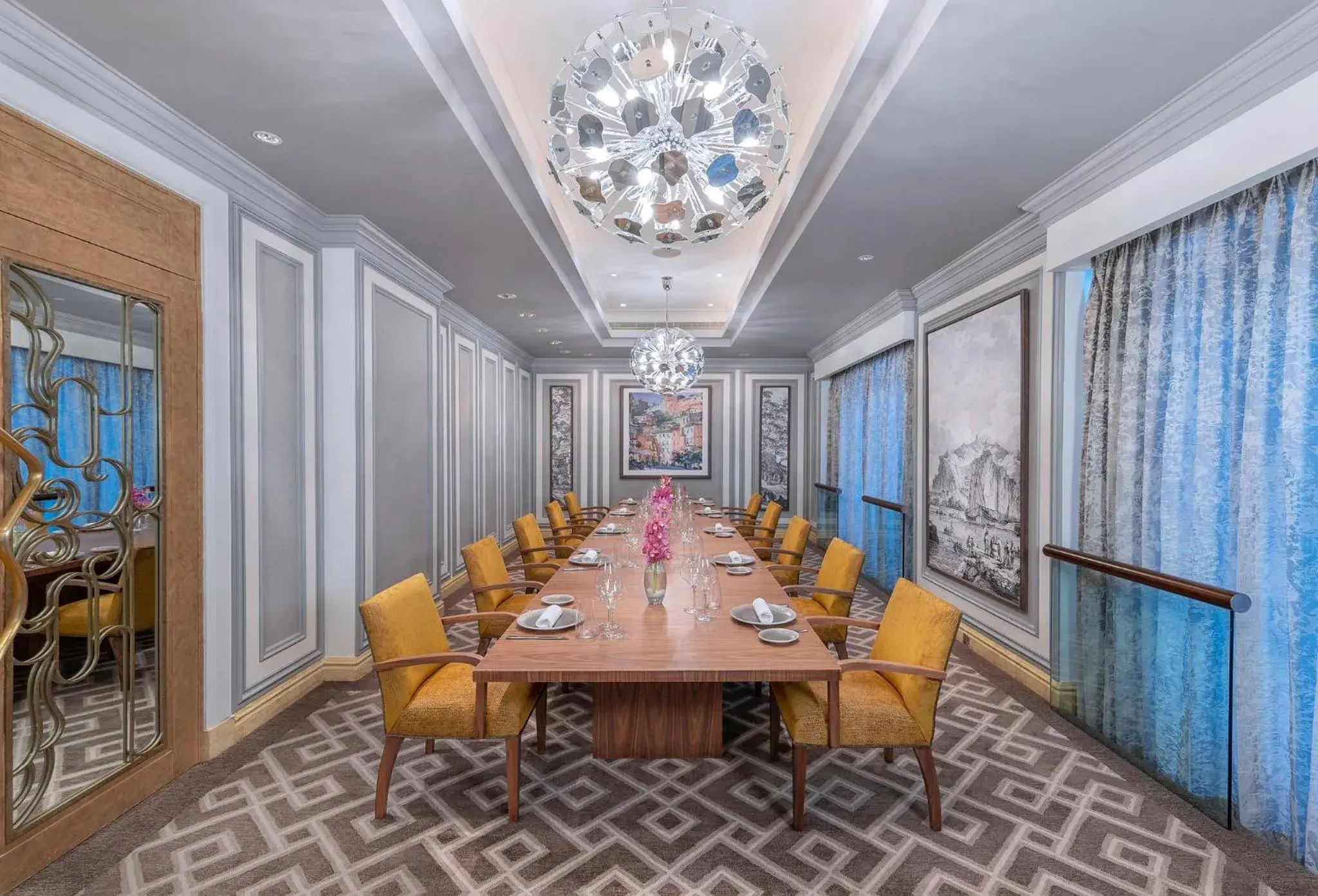 Restaurant/places to eat in Emirates Palace Mandarin Oriental, Abu Dhabi Restaurant/places to eat in Emirates Palace Mandarin Oriental, Abu Dhabi