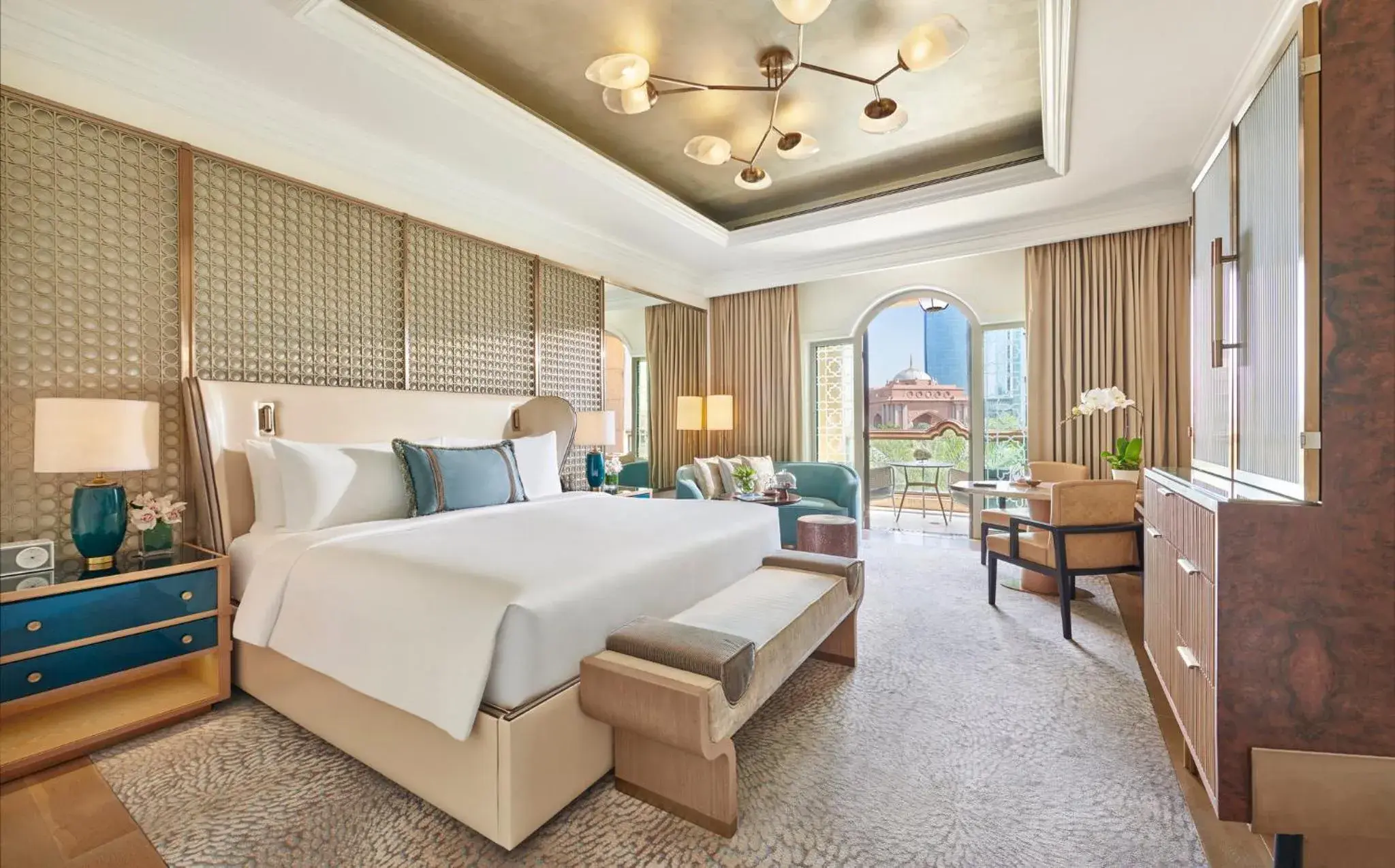 Property building, Bed in Emirates Palace Mandarin Oriental, Abu Dhabi Property building, Bed in Emirates Palace Mandarin Oriental, Abu Dhabi