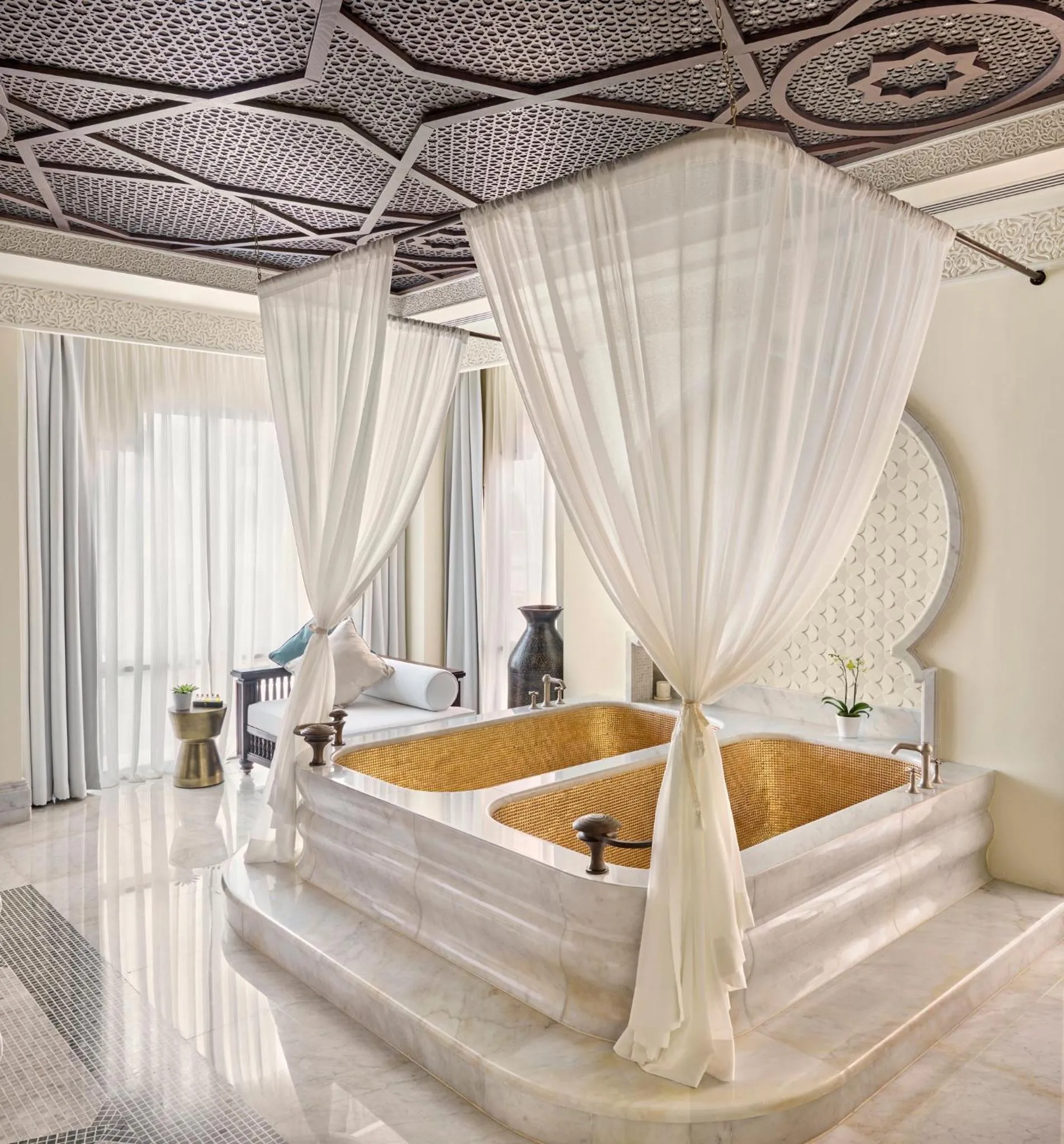 Massage, Bed in Emirates Palace Mandarin Oriental, Abu Dhabi