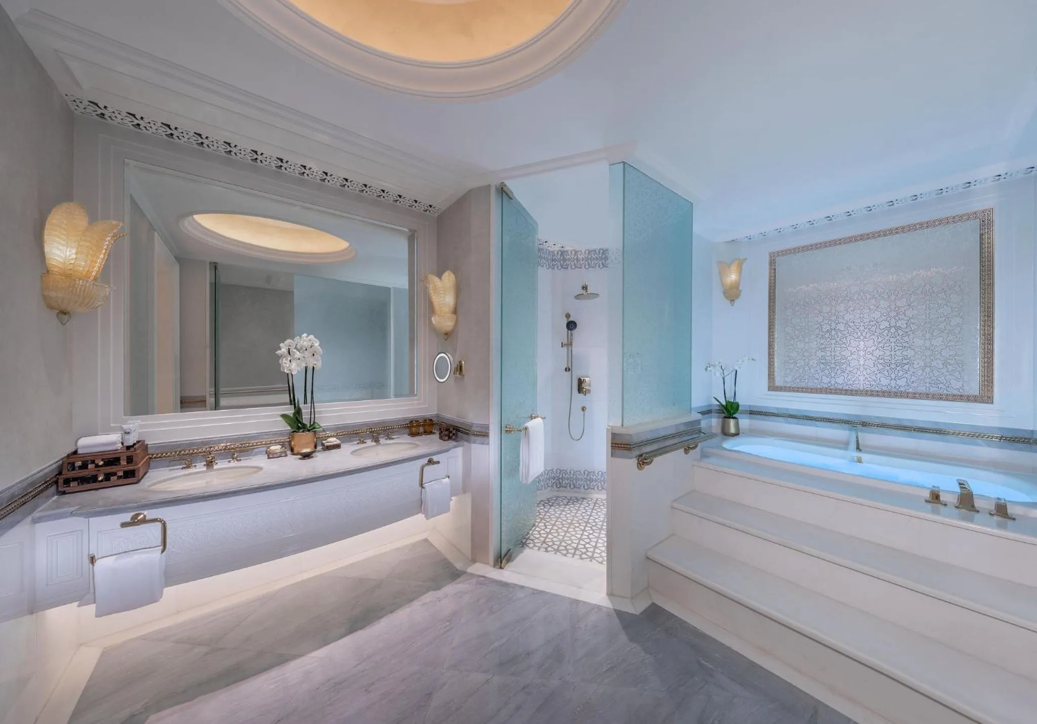 Bathroom, Bed in Emirates Palace Mandarin Oriental, Abu Dhabi