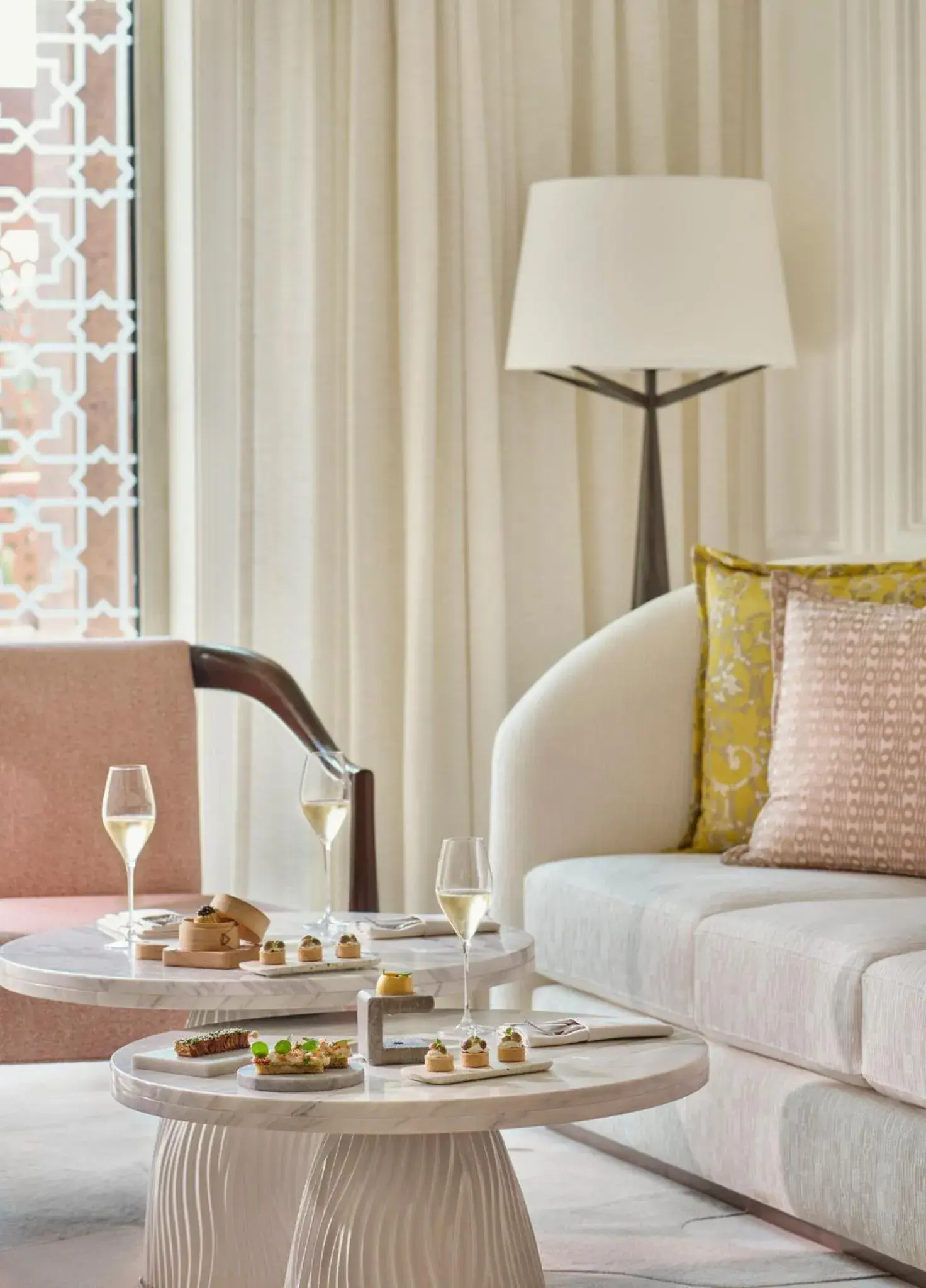 Restaurant/places to eat, Bed in Emirates Palace Mandarin Oriental, Abu Dhabi Restaurant/places to eat, Bed in Emirates Palace Mandarin Oriental, Abu Dhabi