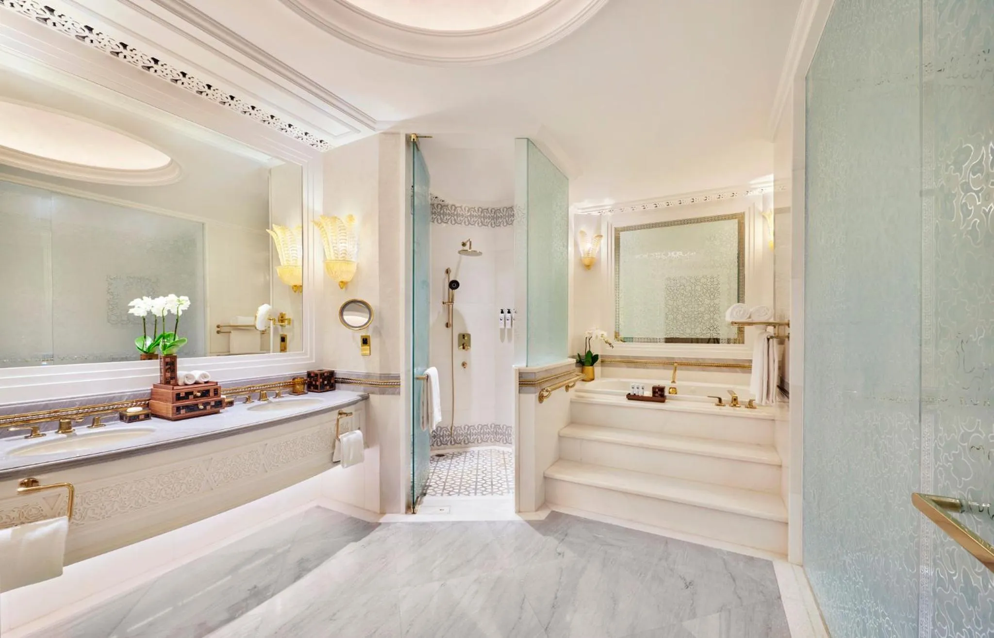 Bathroom, Bed in Emirates Palace Mandarin Oriental, Abu Dhabi