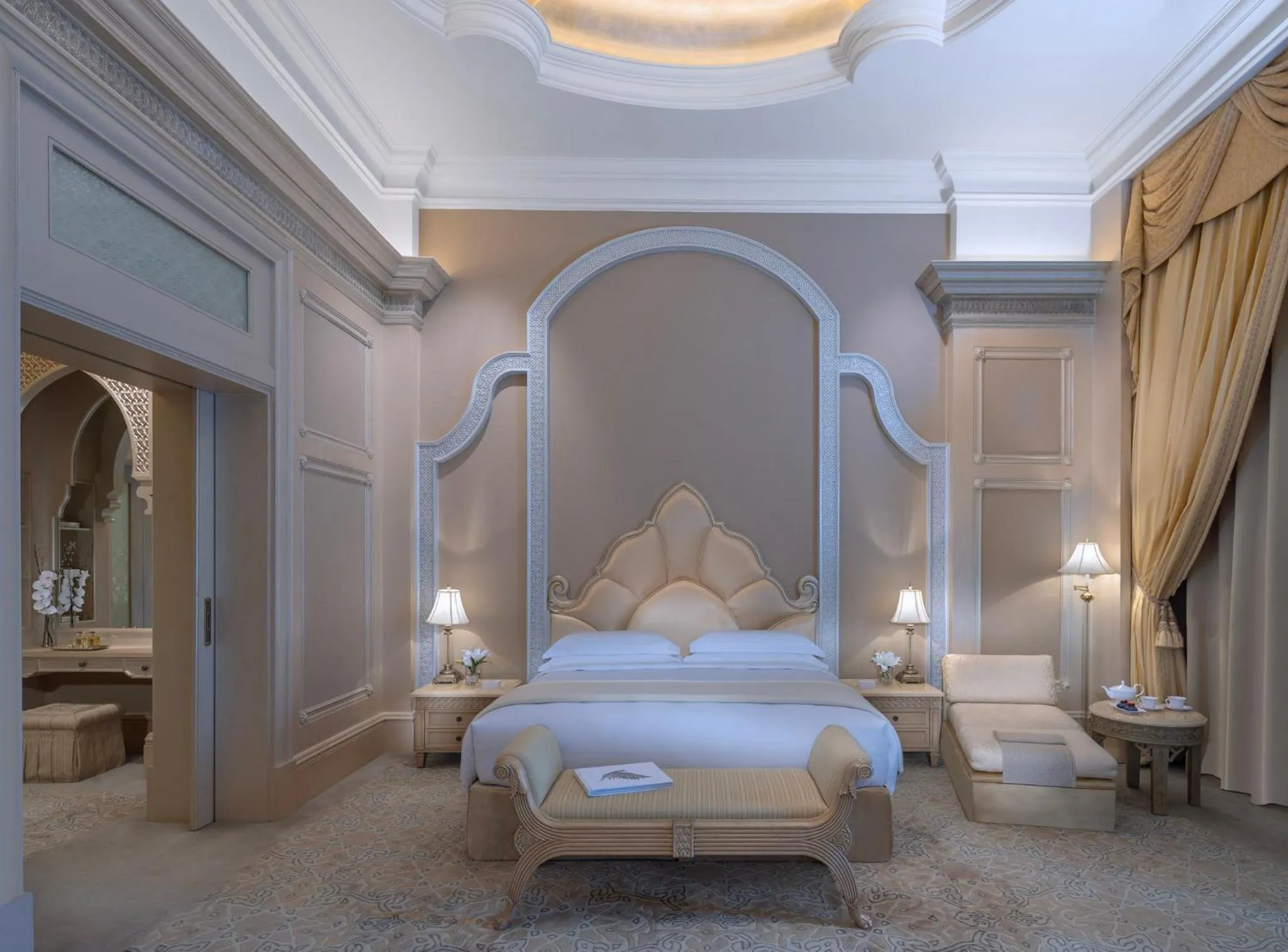 Bedroom, Bed in Emirates Palace Mandarin Oriental, Abu Dhabi