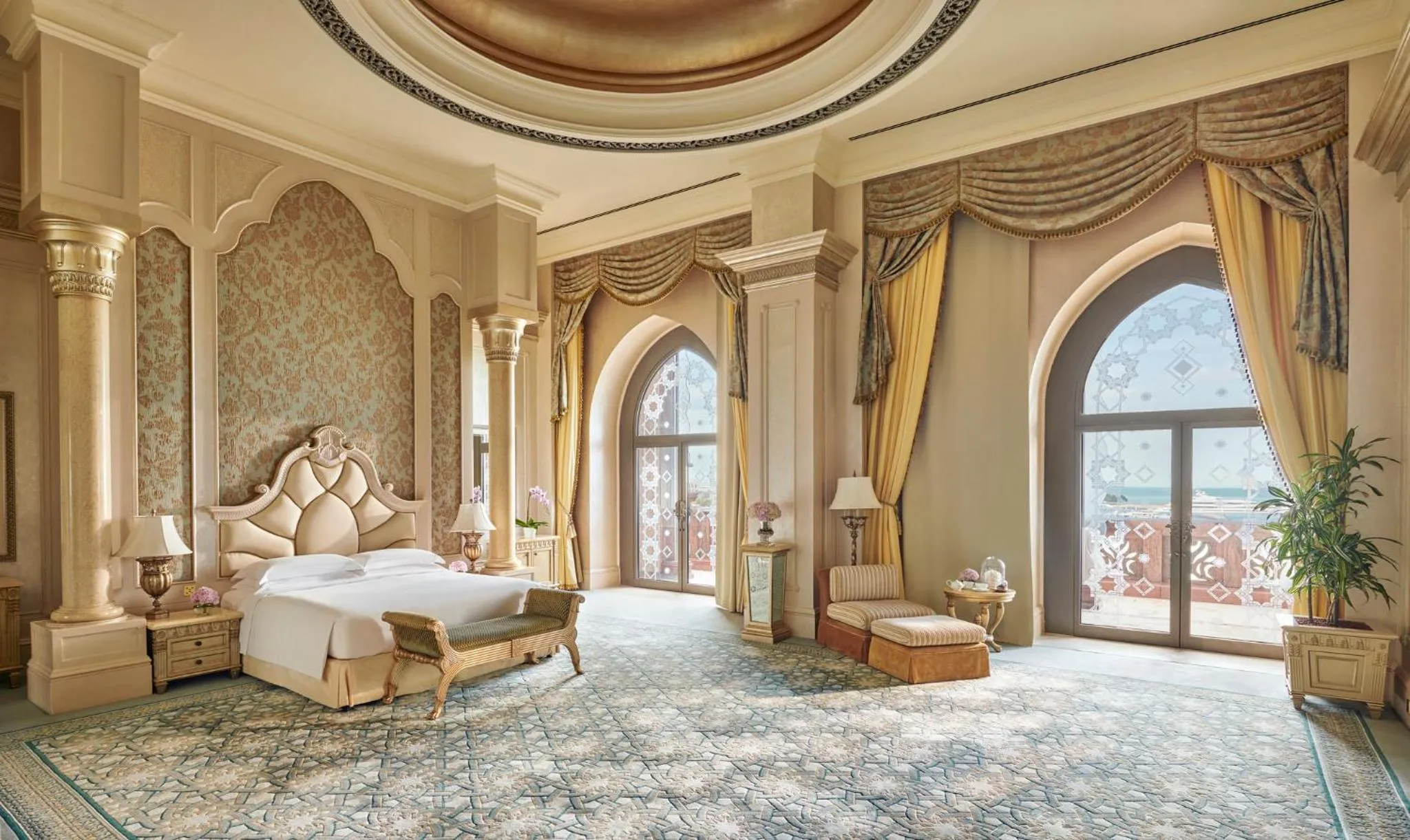 Bedroom, Bed in Emirates Palace Mandarin Oriental, Abu Dhabi