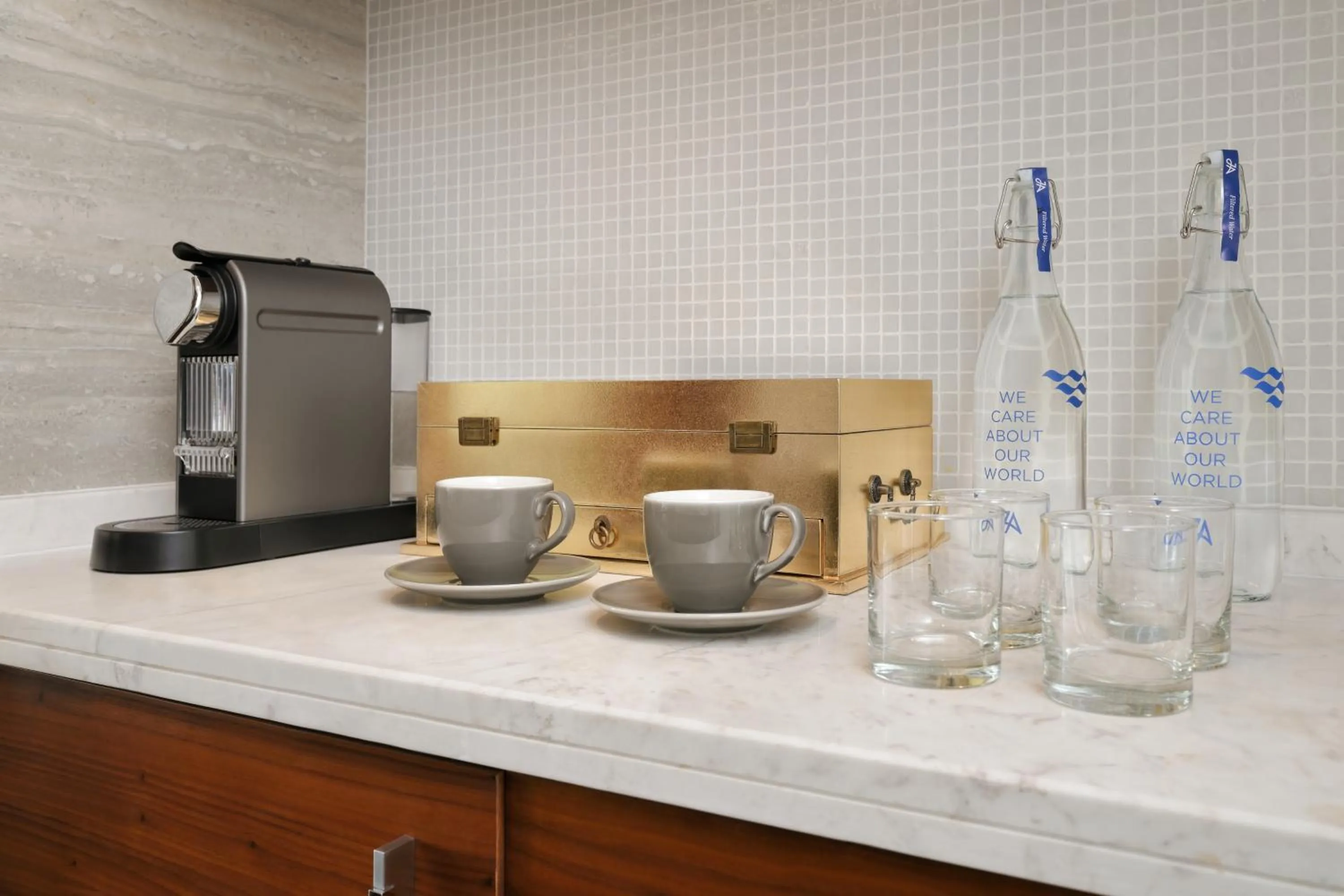 Coffee/tea facilities in JA Palm Tree Court, Dubai