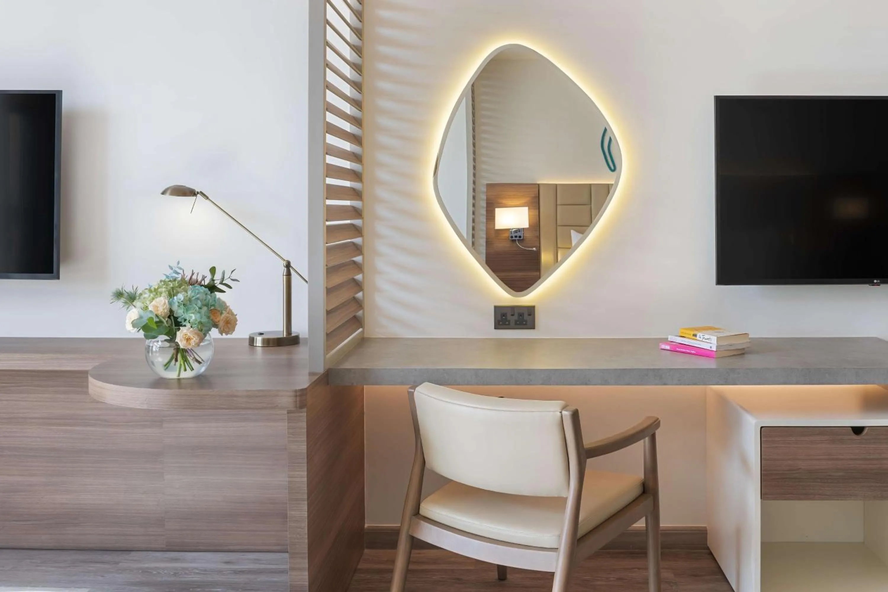 TV and multimedia in JA Palm Tree Court, Dubai