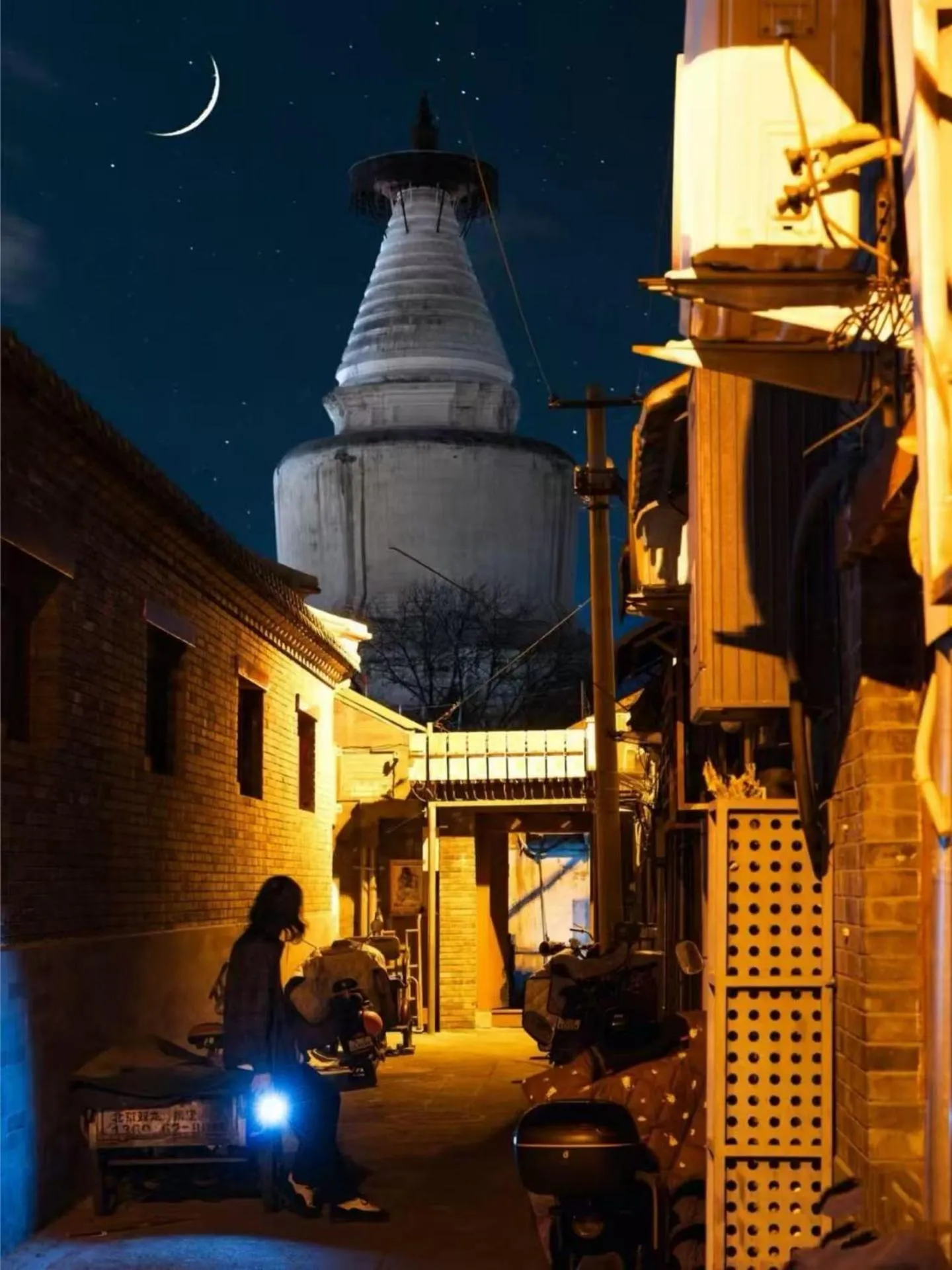 Property building in Templeside Courtyard Hotel Close to Sqaure Forbidden next to White temple Free laundry and breakfast Personalized Needs Develop